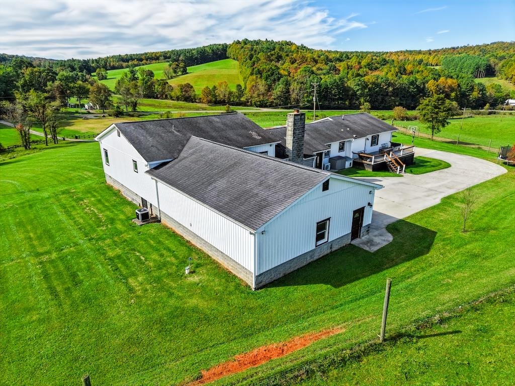 1421 Duncans Chapel Road Willis VA 24380