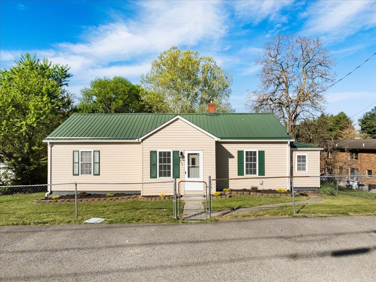 1802 Martin Avenue Radford VA 24141