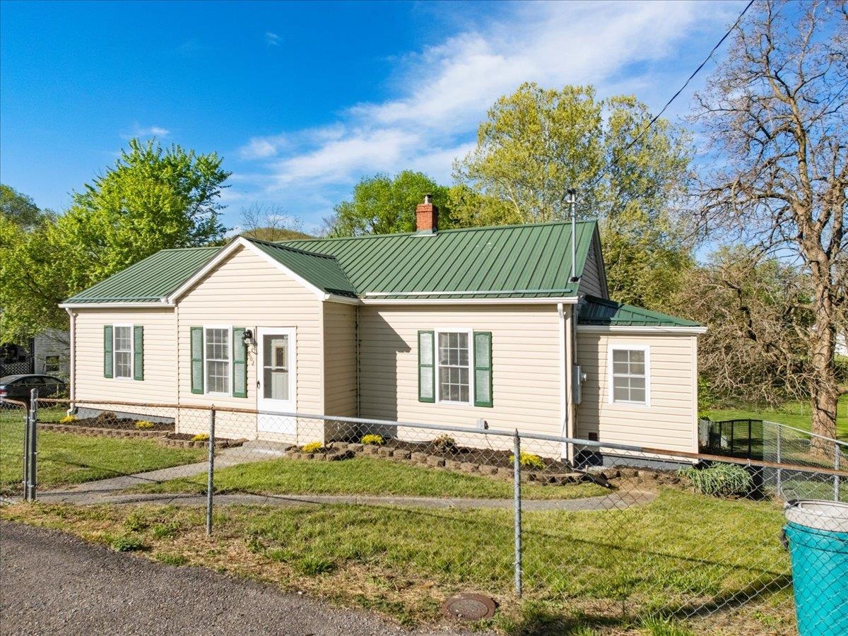 1802 Martin Avenue Radford VA 24141