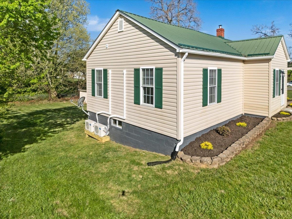 1802 Martin Avenue Radford VA 24141