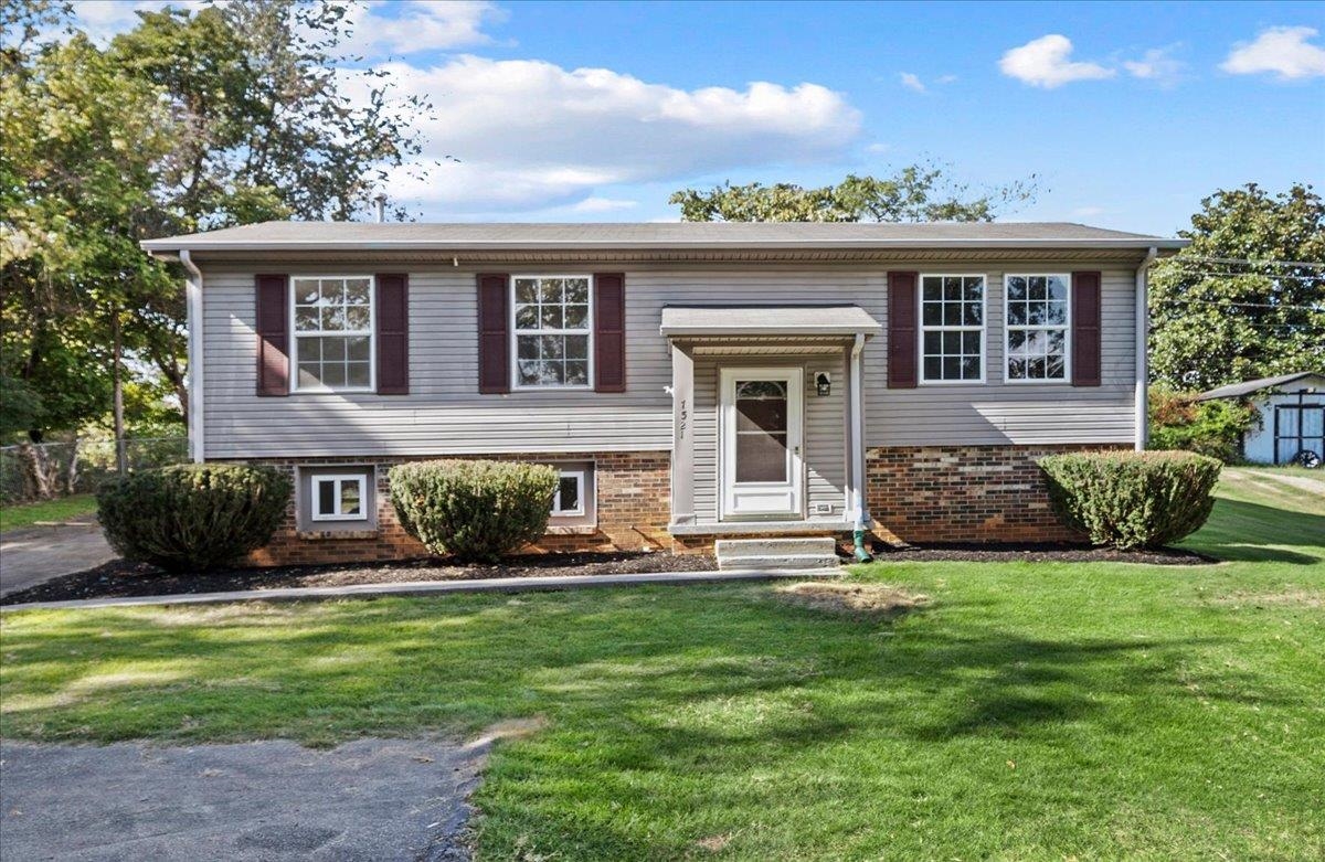 7521 Brandon Road Fairlawn VA 24141