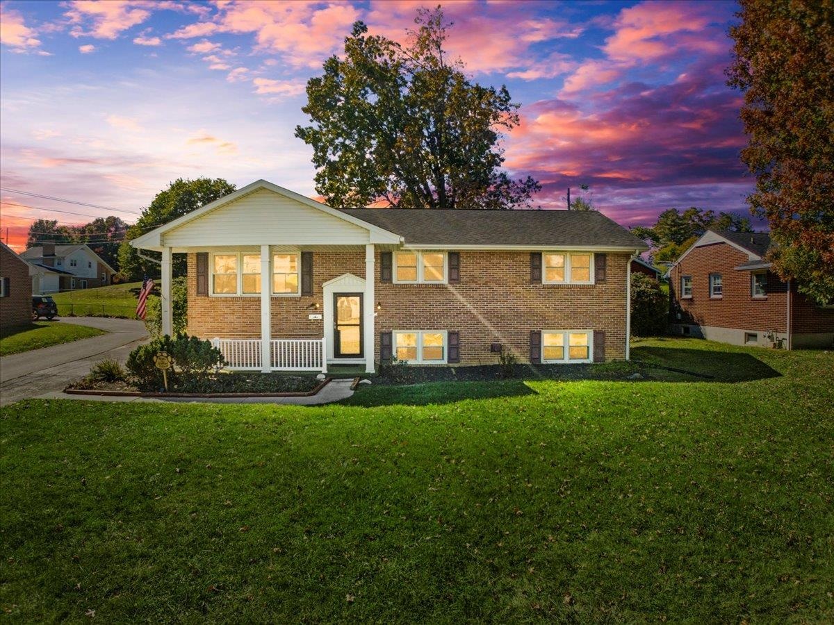 902 Robertson Street Radford VA 24141