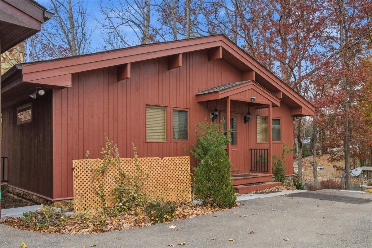 307 Meadow Point Drive Moneta VA 24121