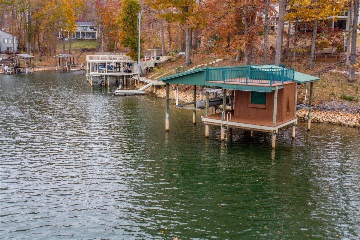 307 Meadow Point Drive Moneta VA 24121