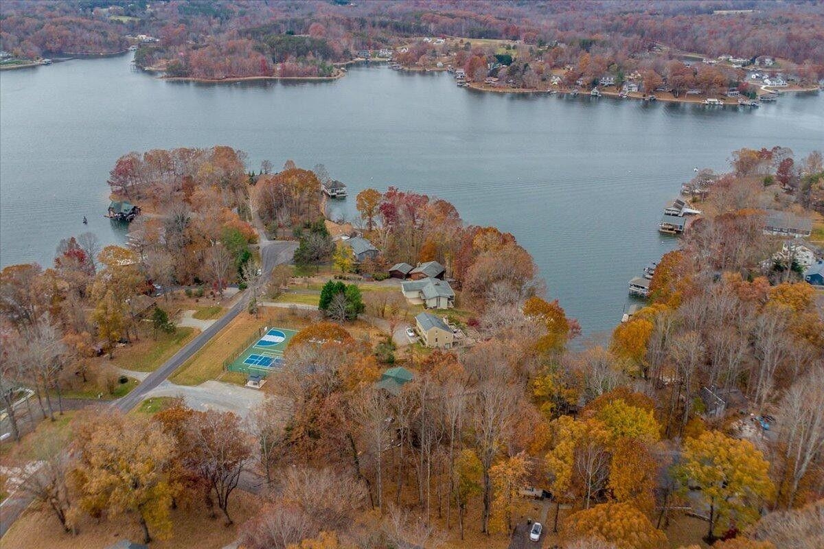 307 Meadow Point Drive Moneta VA 24121