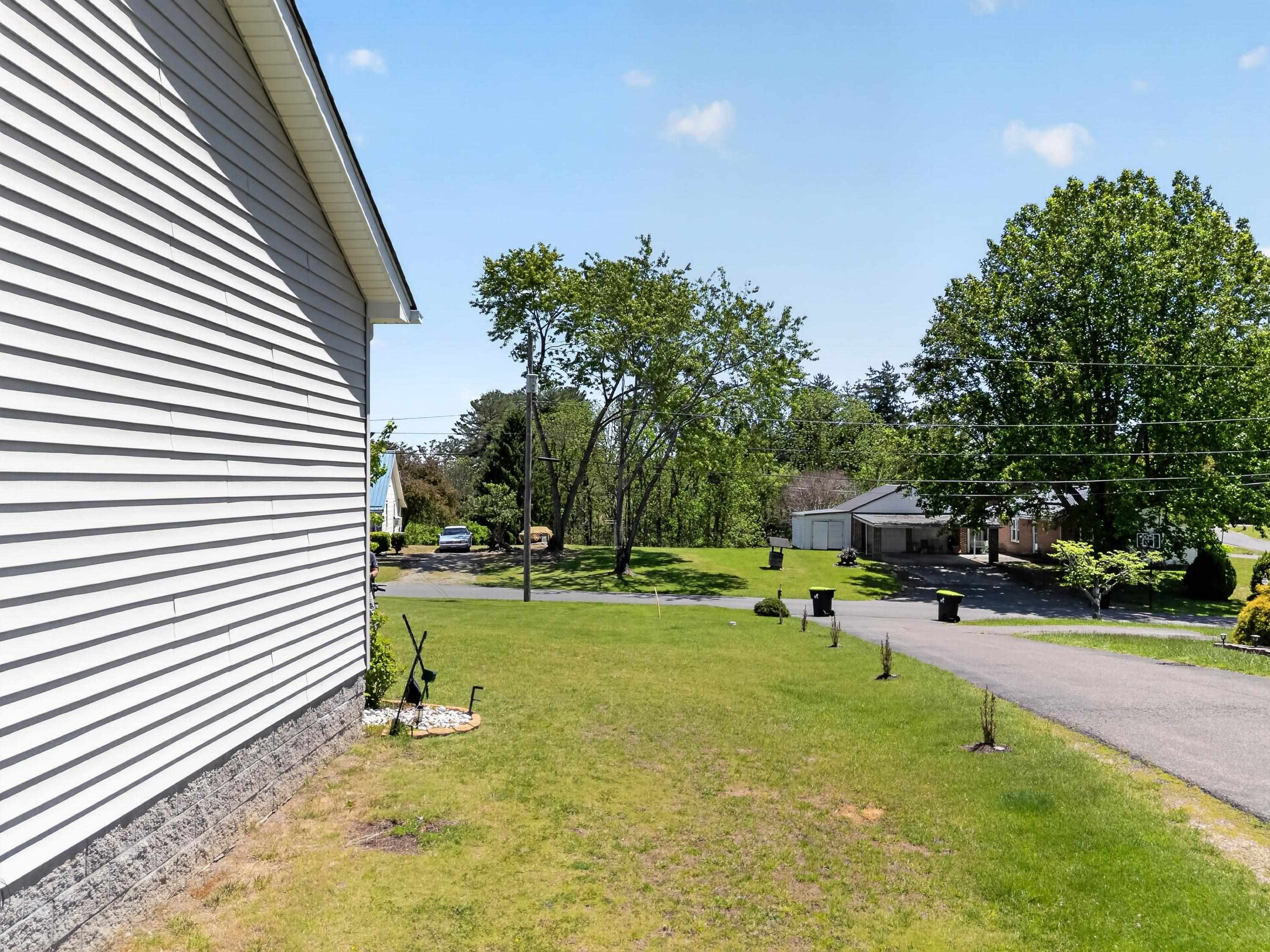 1619 Smith Lane Pulaski VA 24301