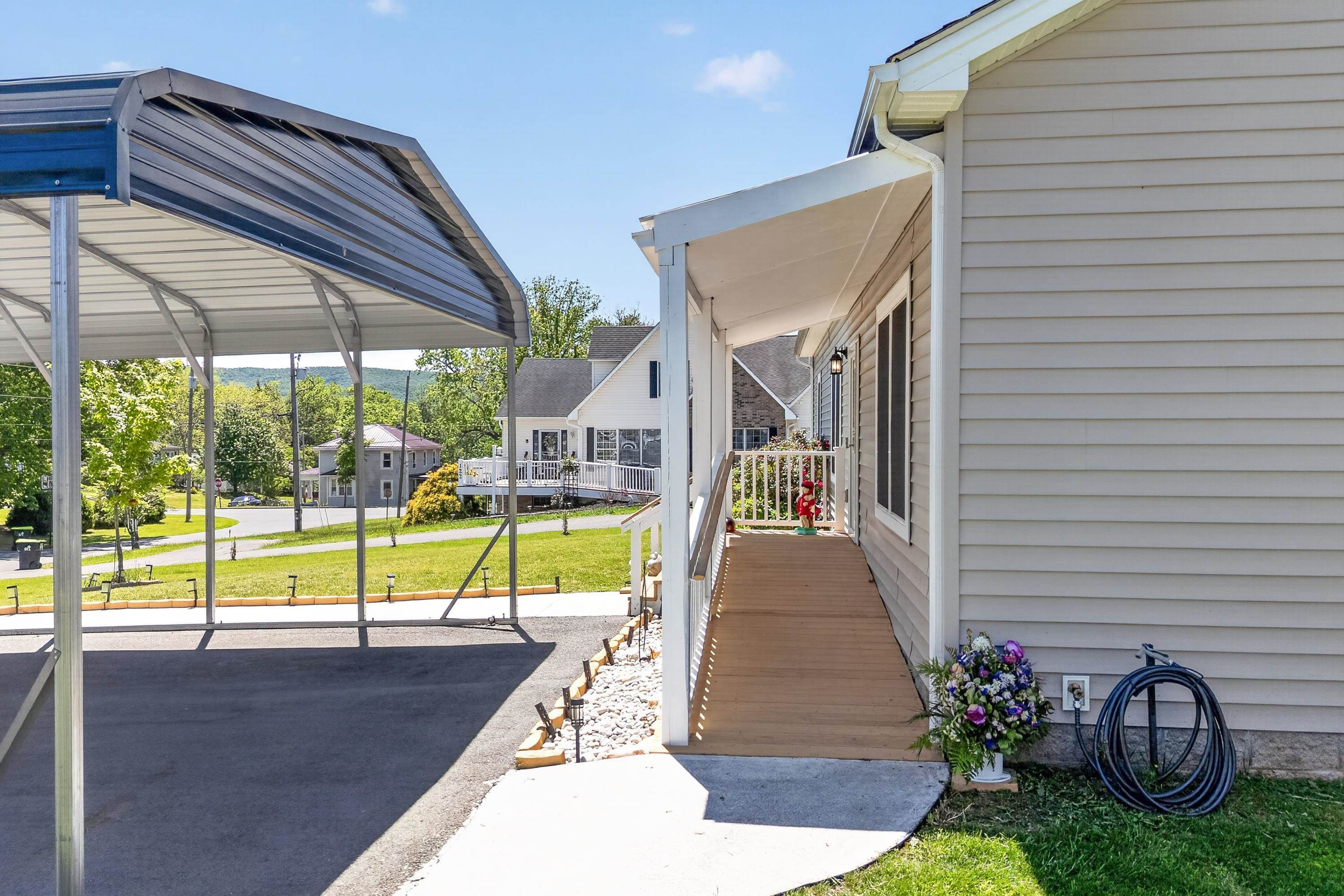 1619 Smith Lane Pulaski VA 24301