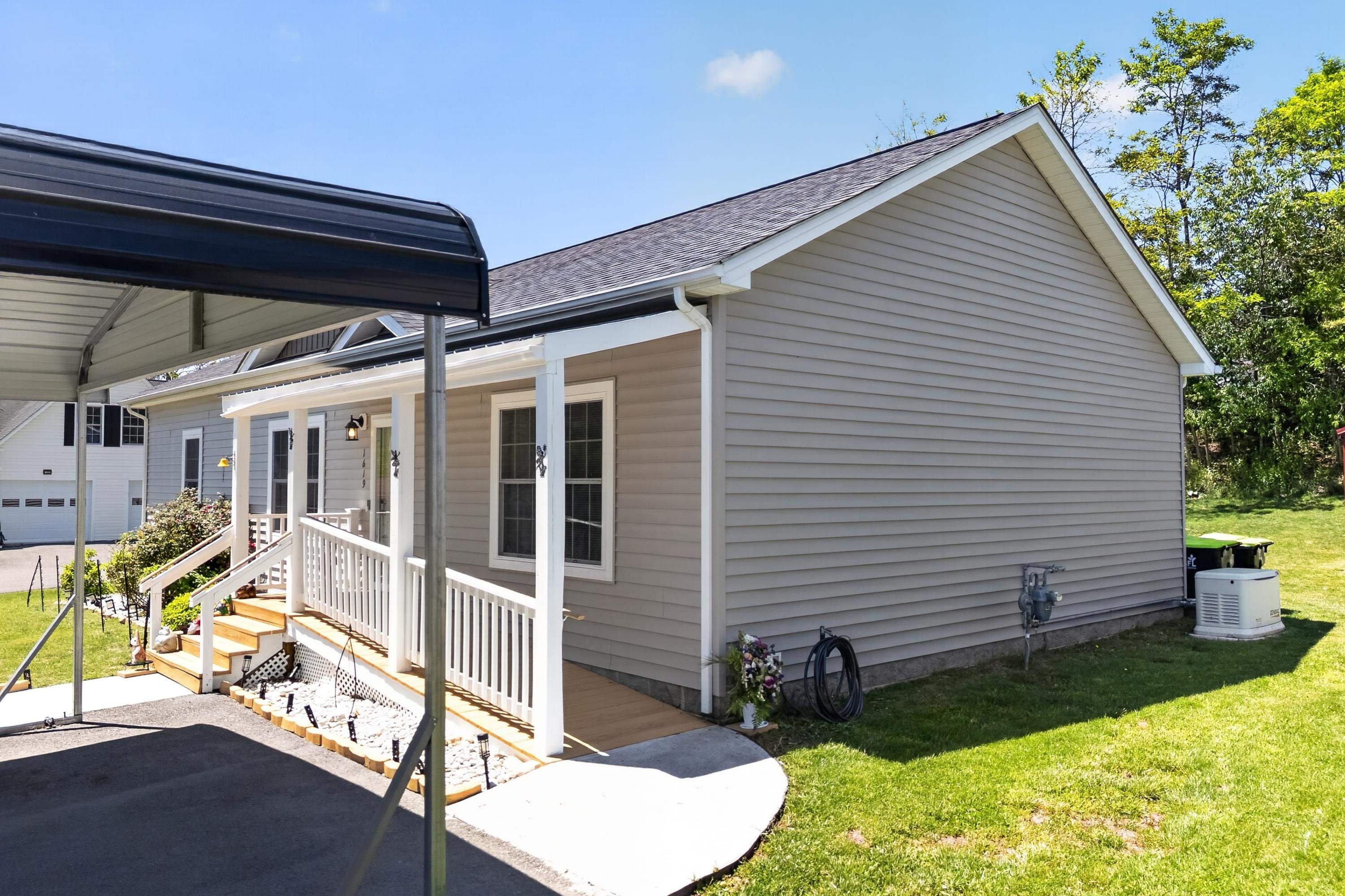 1619 Smith Lane Pulaski VA 24301