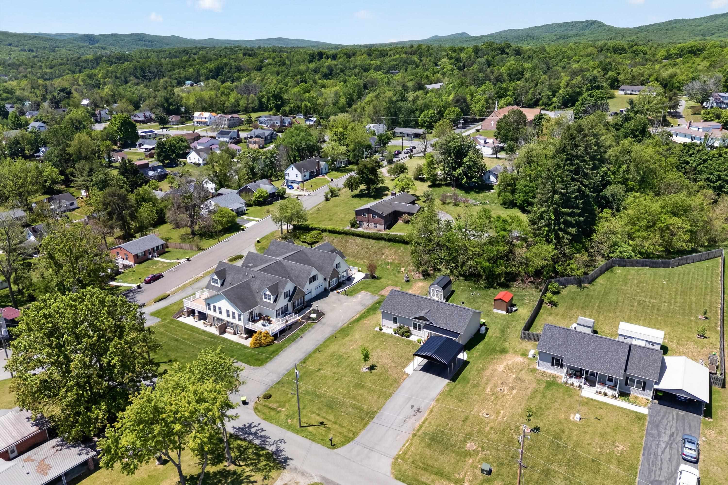 1619 Smith Lane Pulaski VA 24301