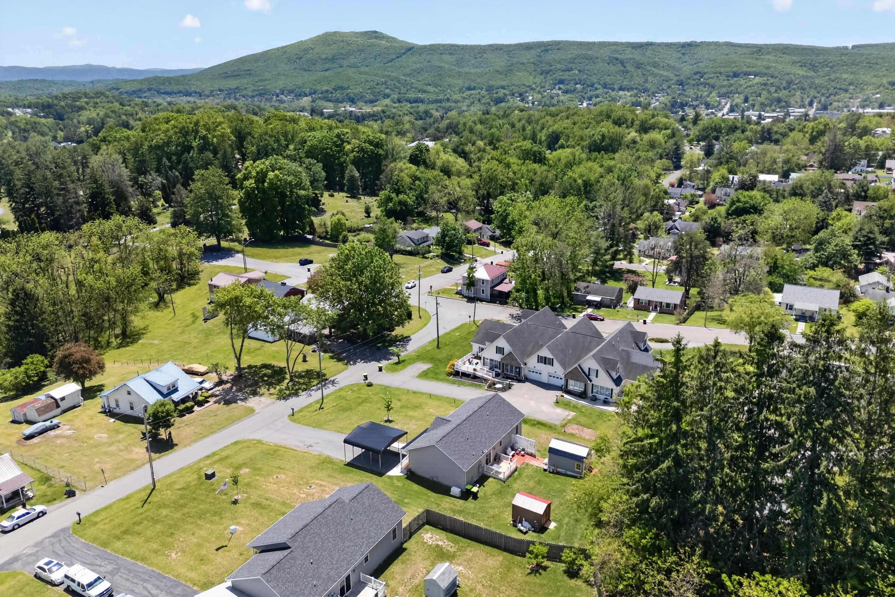 1619 Smith Lane Pulaski VA 24301