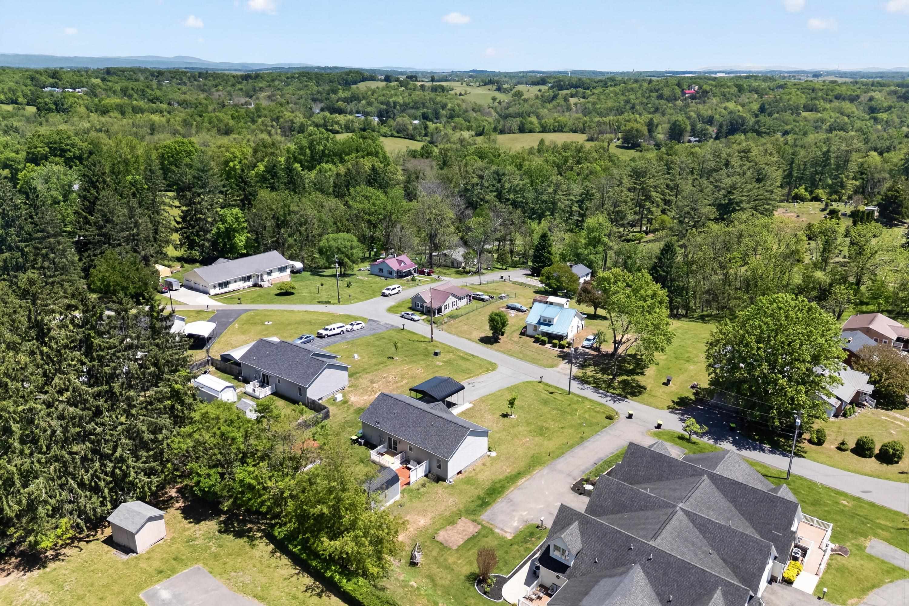 1619 Smith Lane Pulaski VA 24301