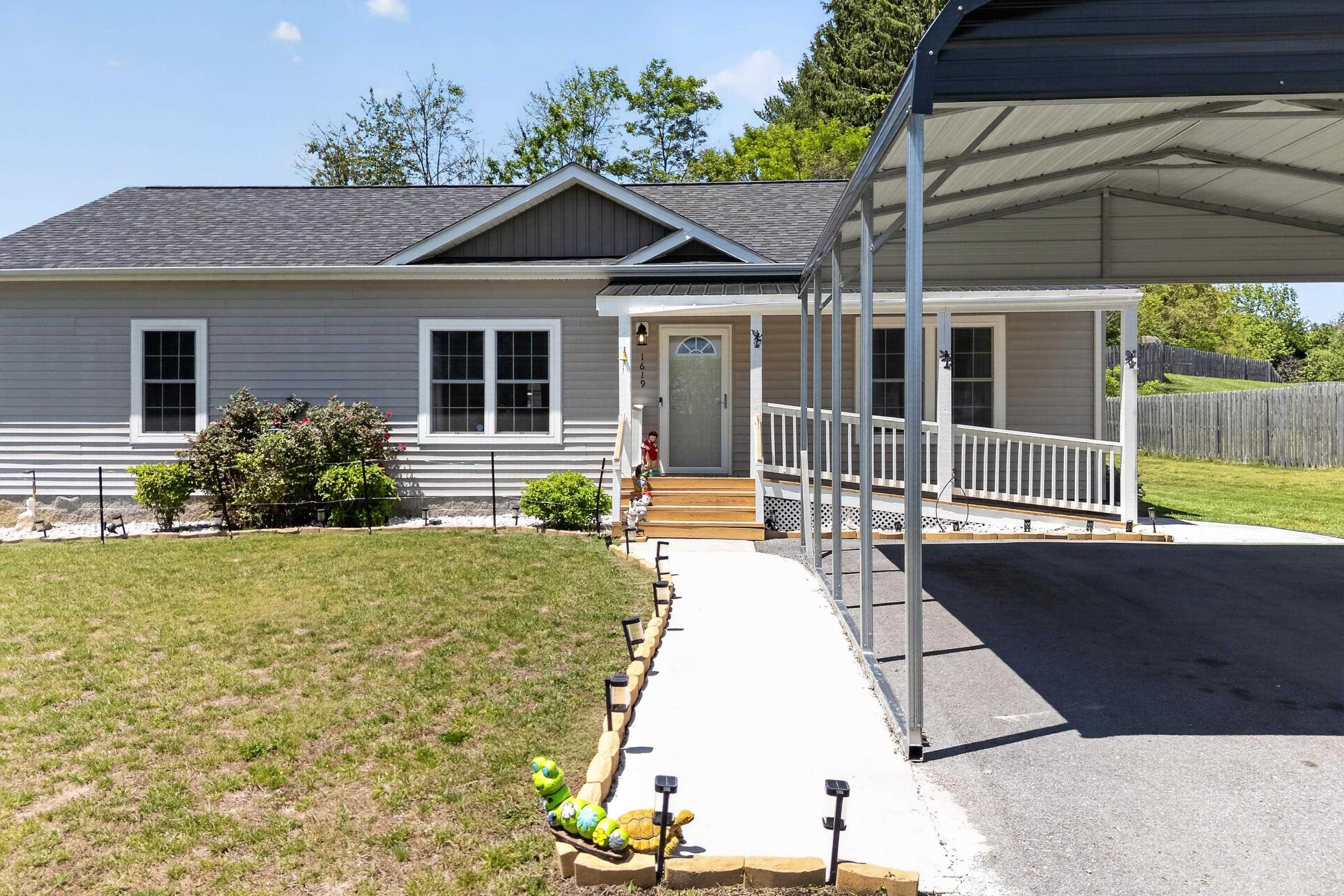 1619 Smith Lane Pulaski VA 24301