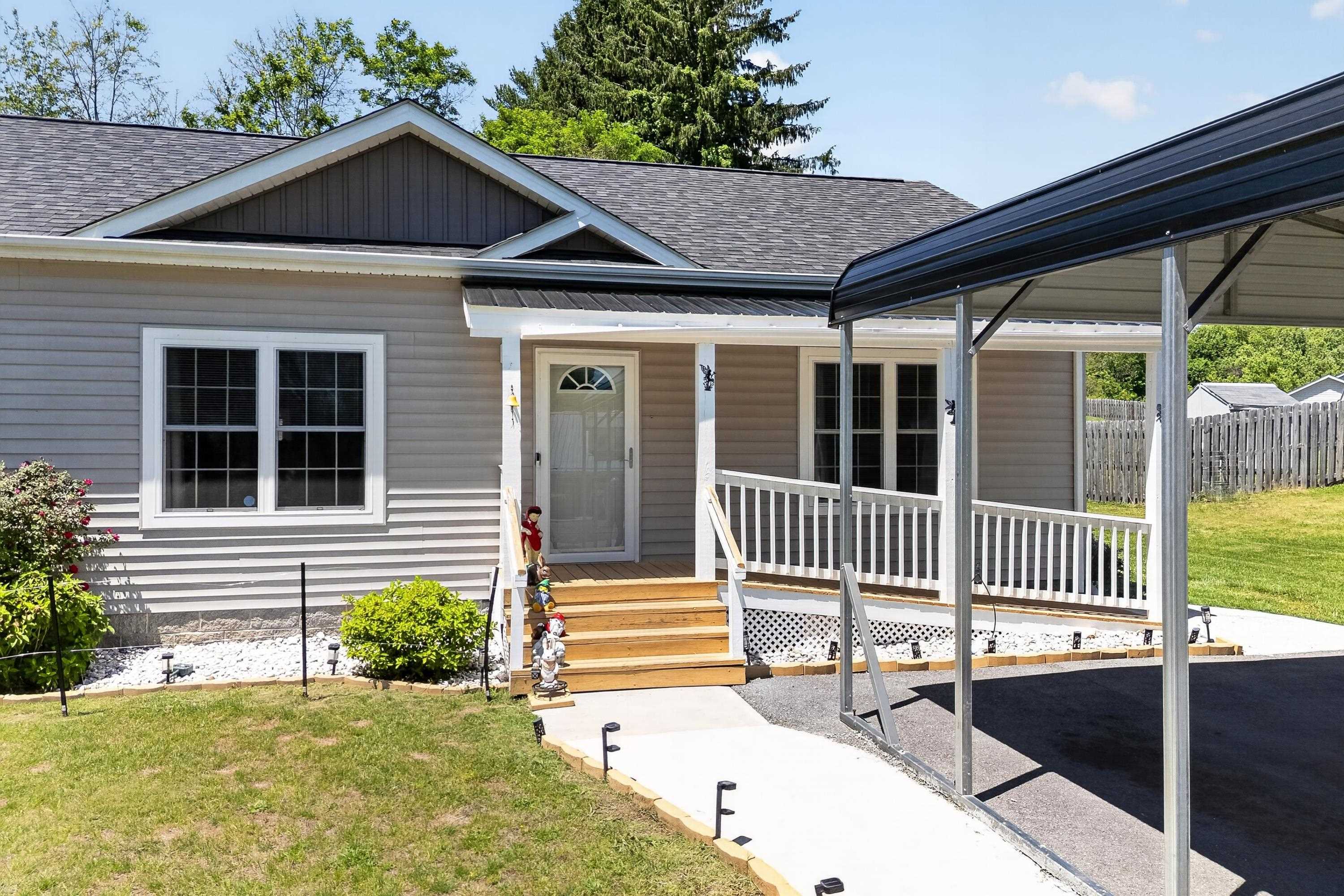 1619 Smith Lane Pulaski VA 24301