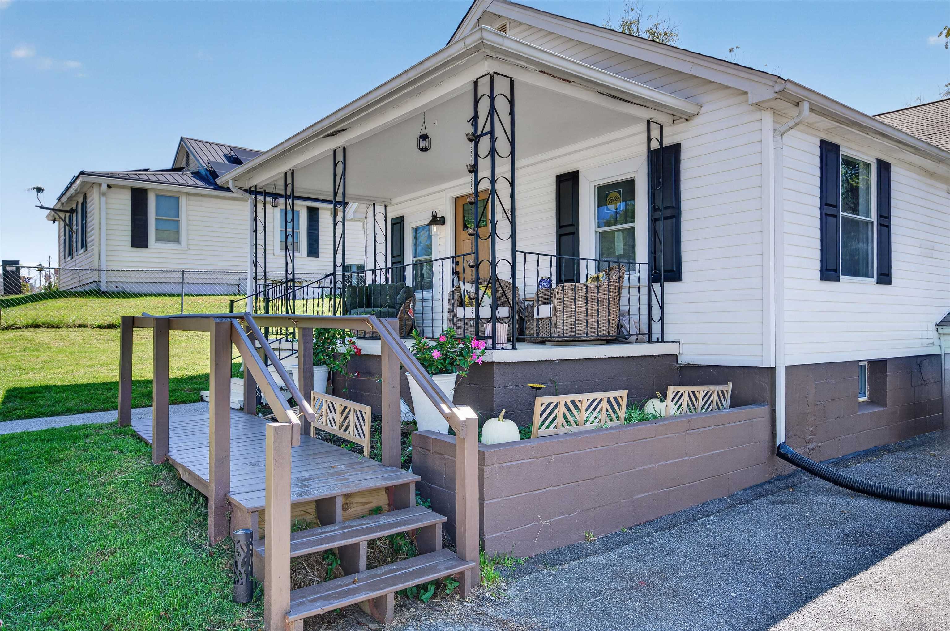 736 Elizabeth Street Pulaski VA 24301