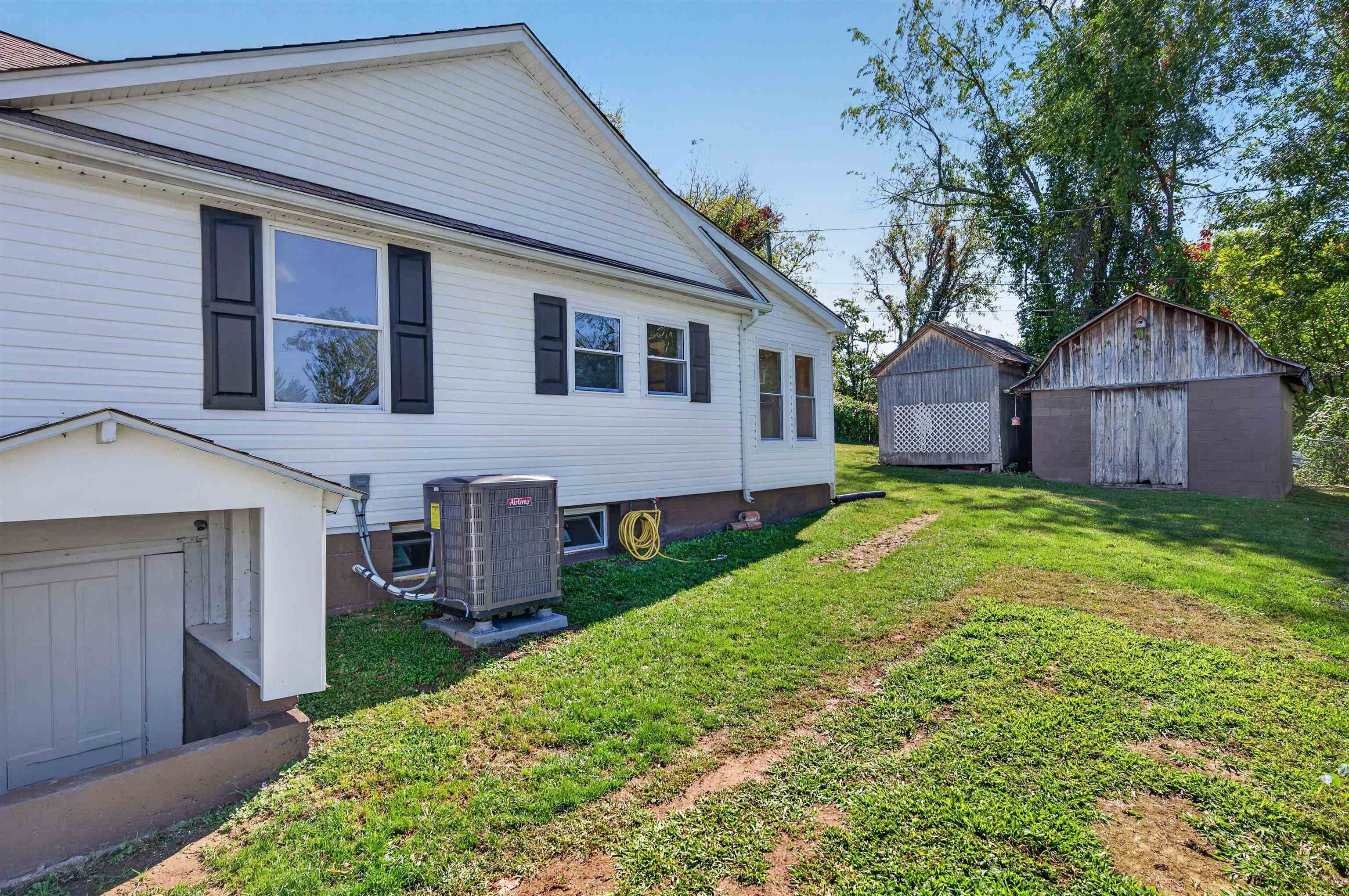736 Elizabeth Street Pulaski VA 24301