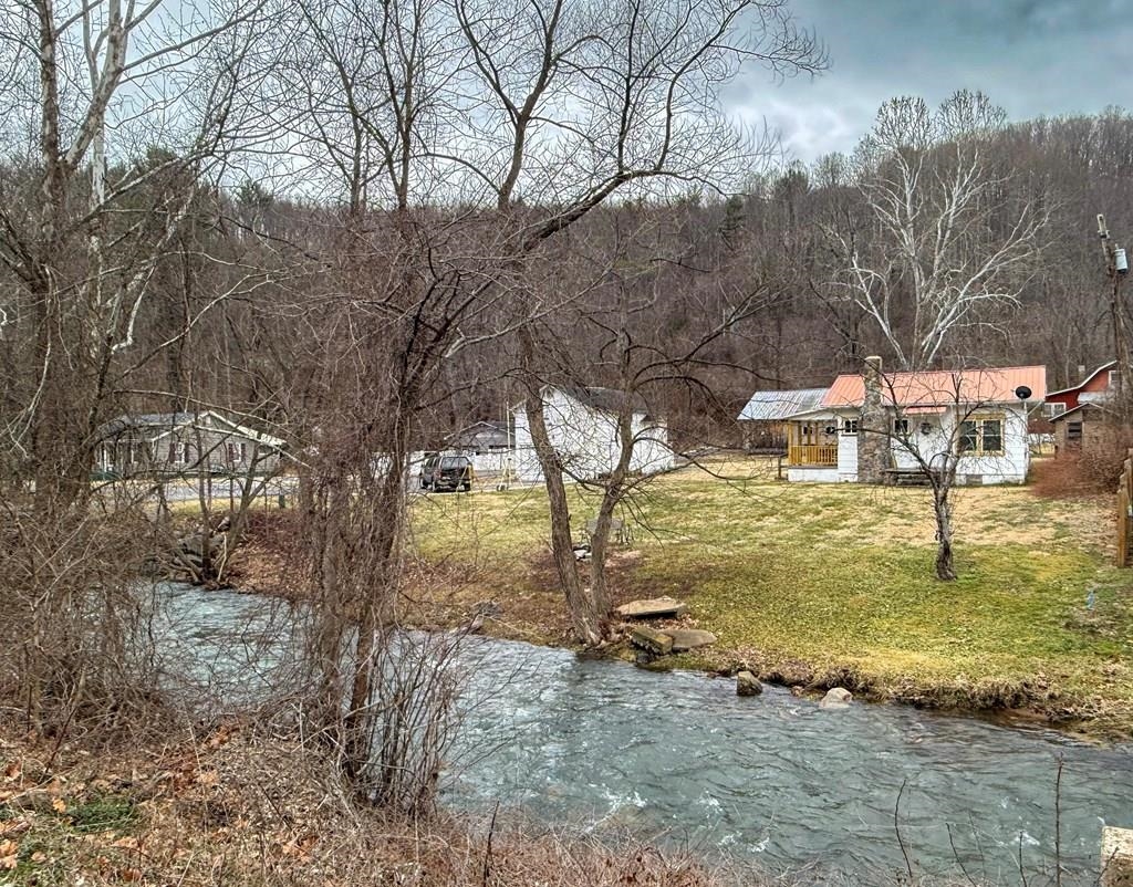 28 Fernwood Drive Rocky Gap VA 24366