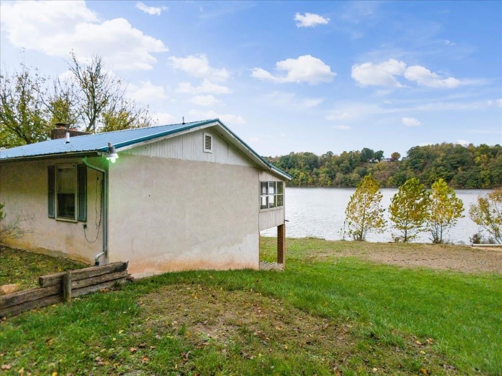 2532 Bethel Church Road Hiwassee VA 24347