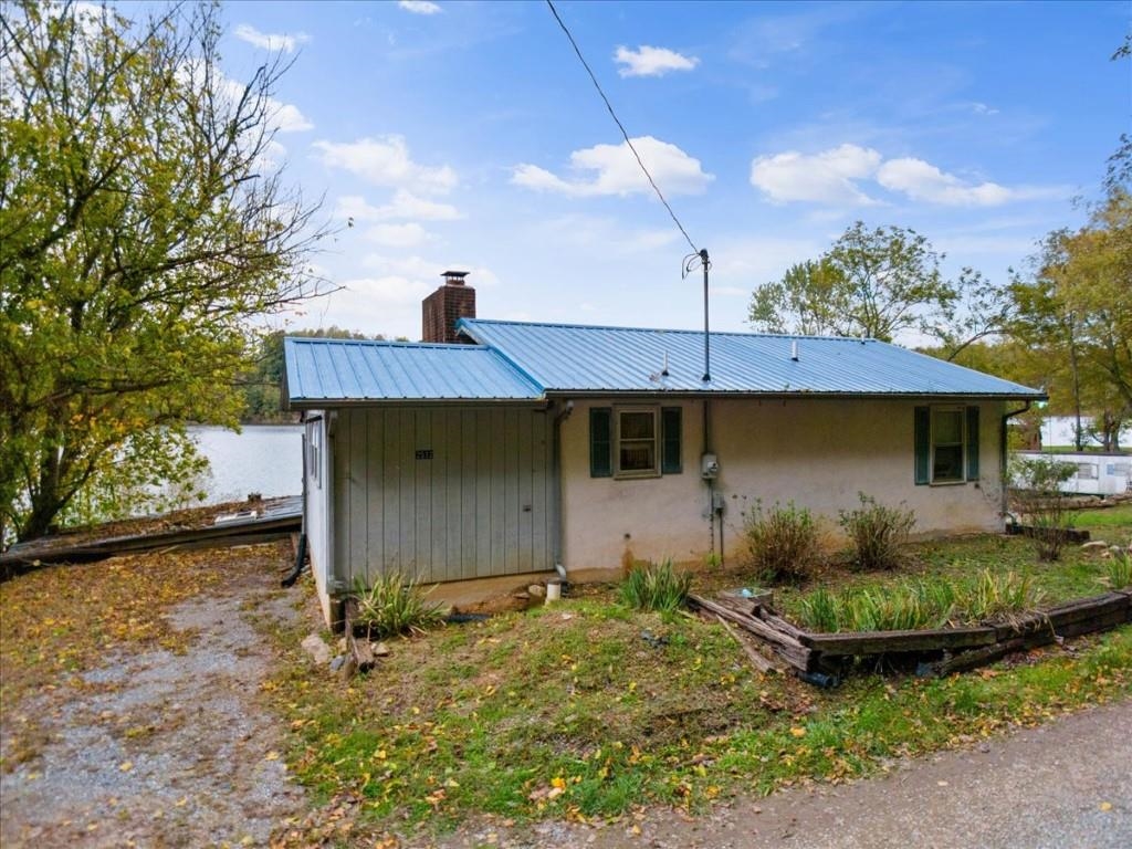 2532 Bethel Church Road Hiwassee VA 24347