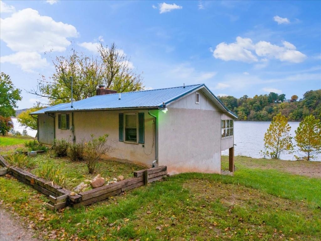 2532 Bethel Church Road Hiwassee VA 24347