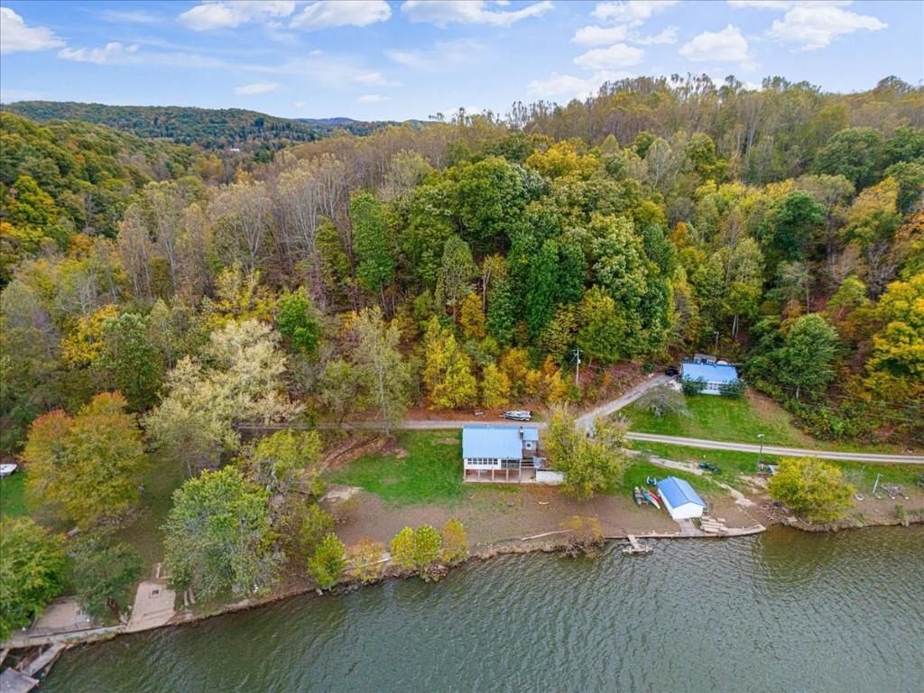 2532 Bethel Church Road Hiwassee VA 24347