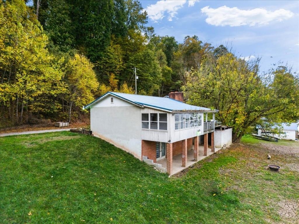 2532 Bethel Church Road Hiwassee VA 24347