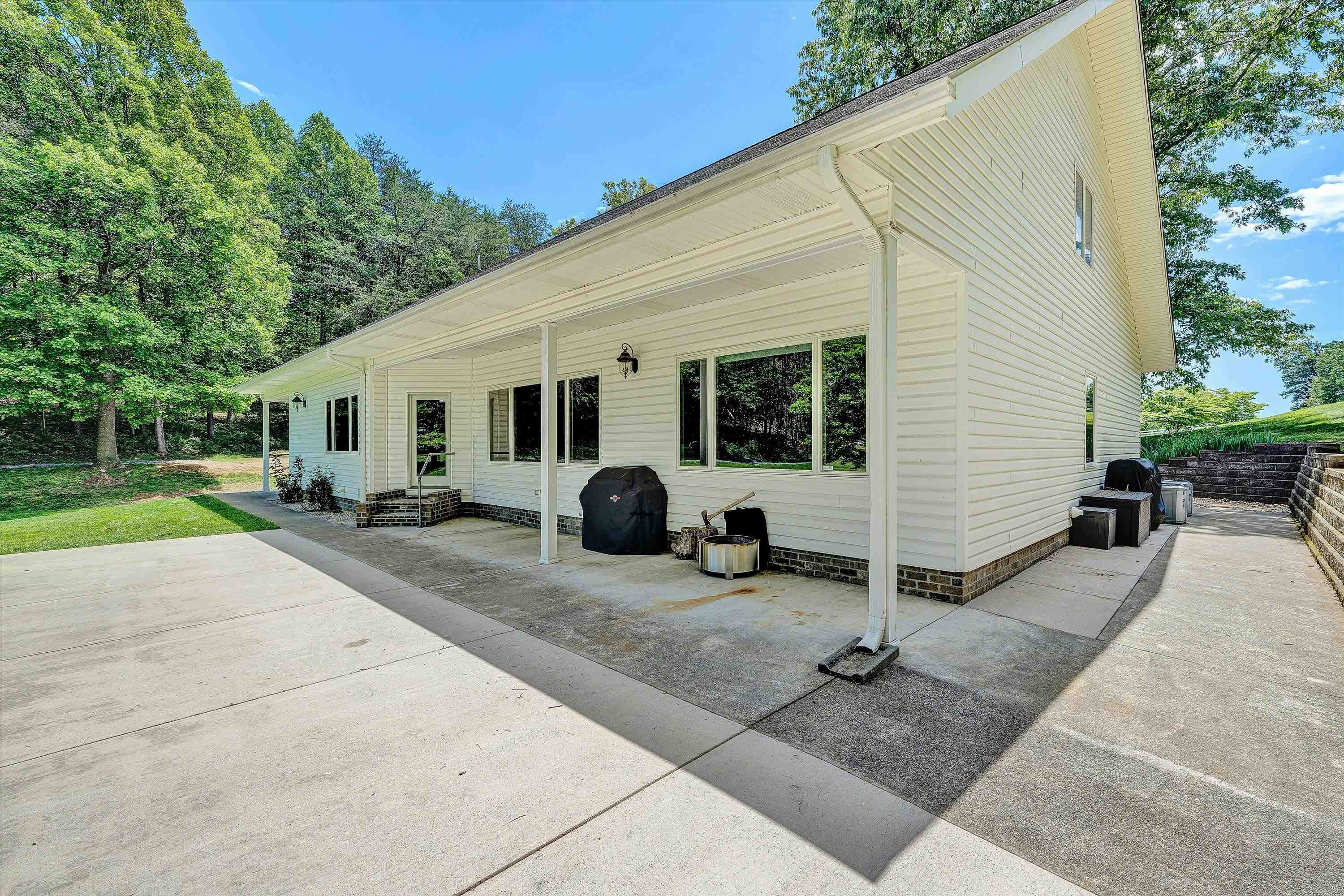 120 Stonelea Drive Troutville VA 24175