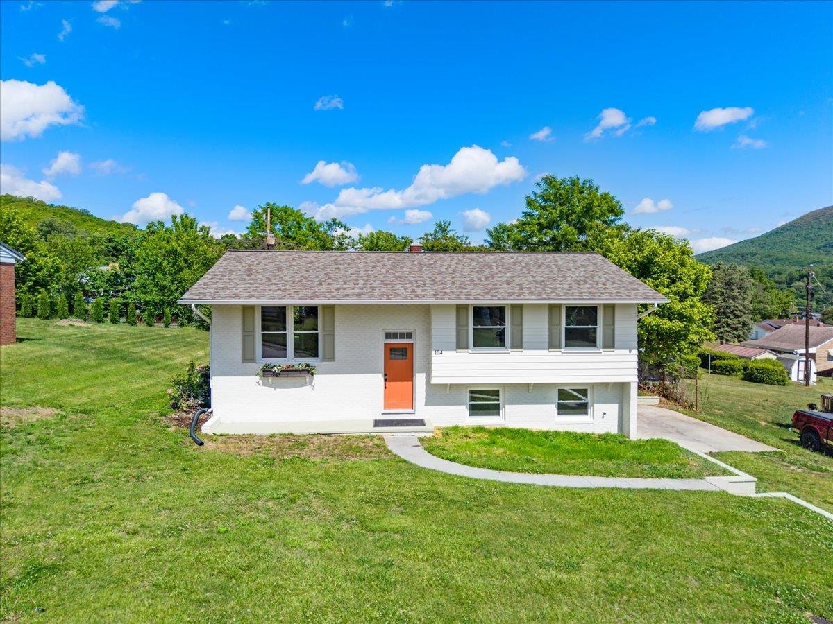 104 Pine Street Narrows VA 24124