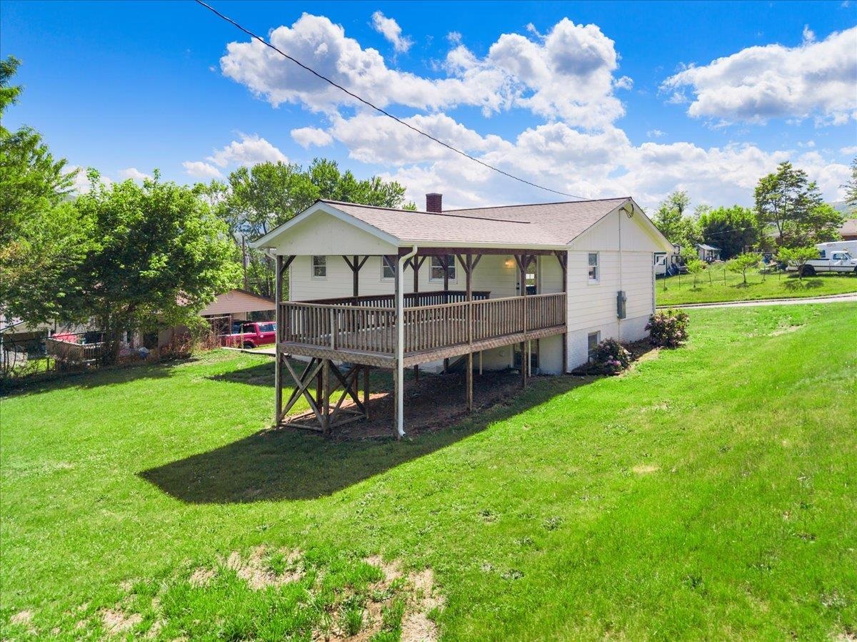 104 Pine Street Narrows VA 24124