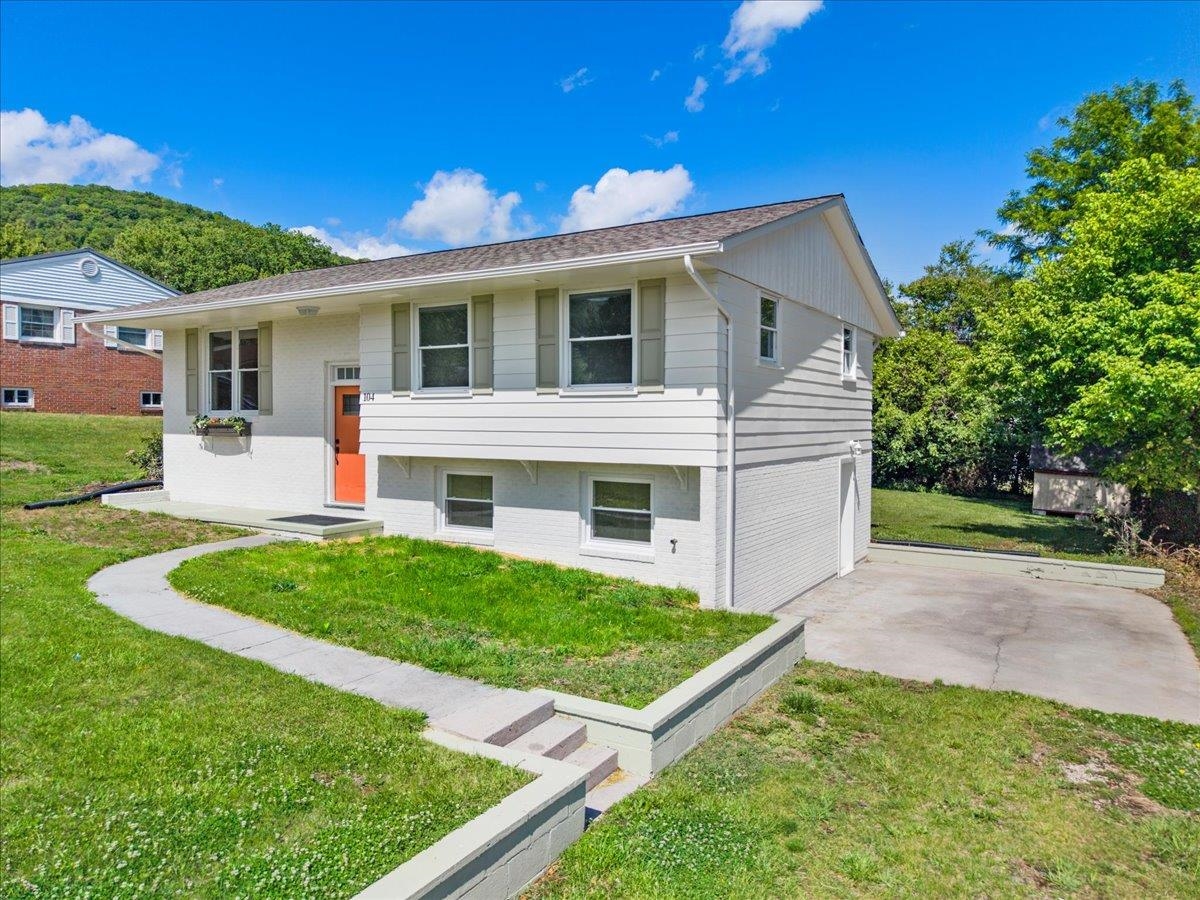 104 Pine Street Narrows VA 24124