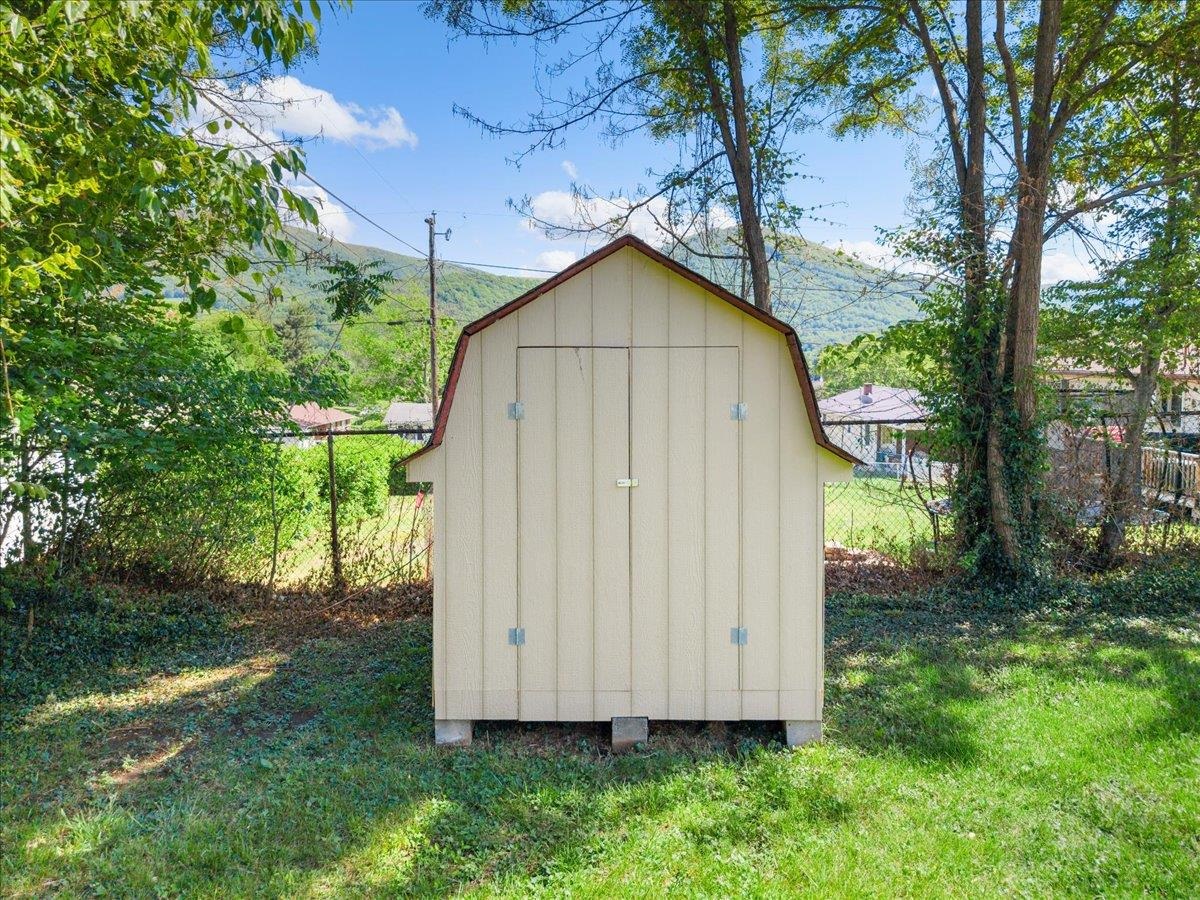 104 Pine Street Narrows VA 24124