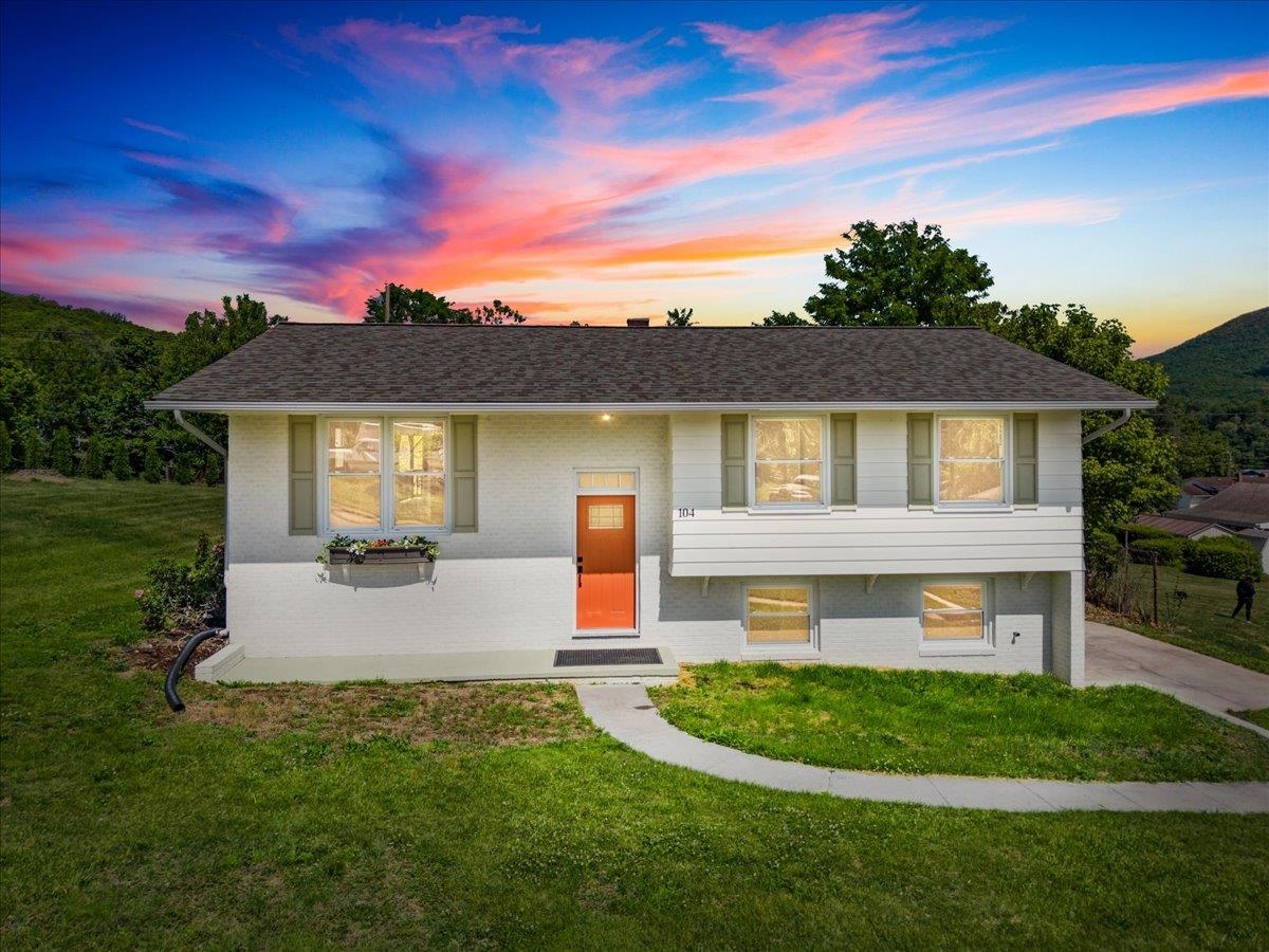 104 Pine Street Narrows VA 24124