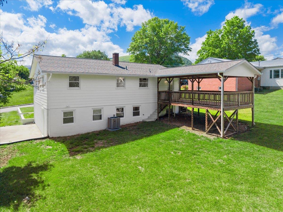 104 Pine Street Narrows VA 24124
