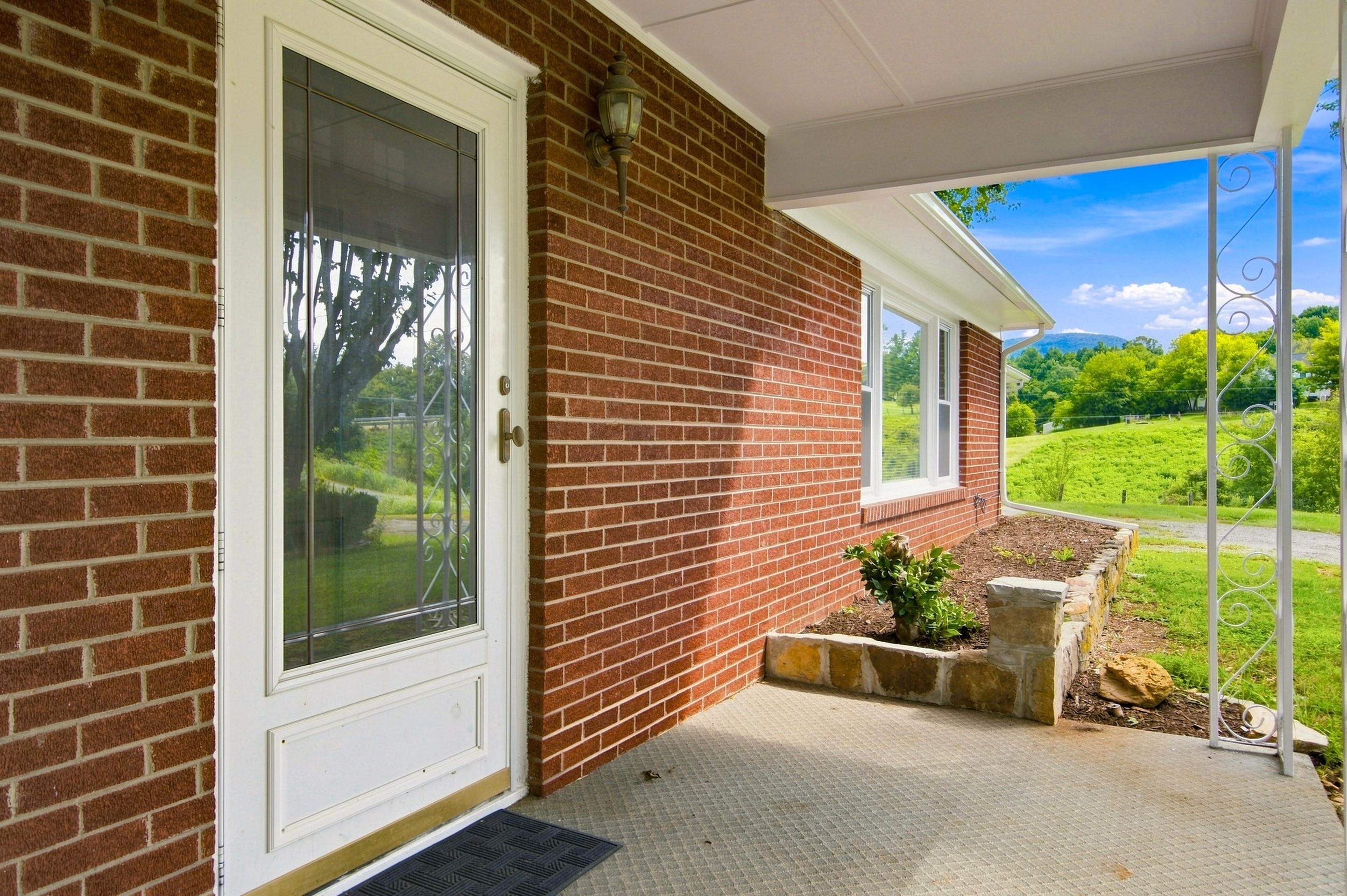 6477 Virginia Avenue Pembroke VA 24136