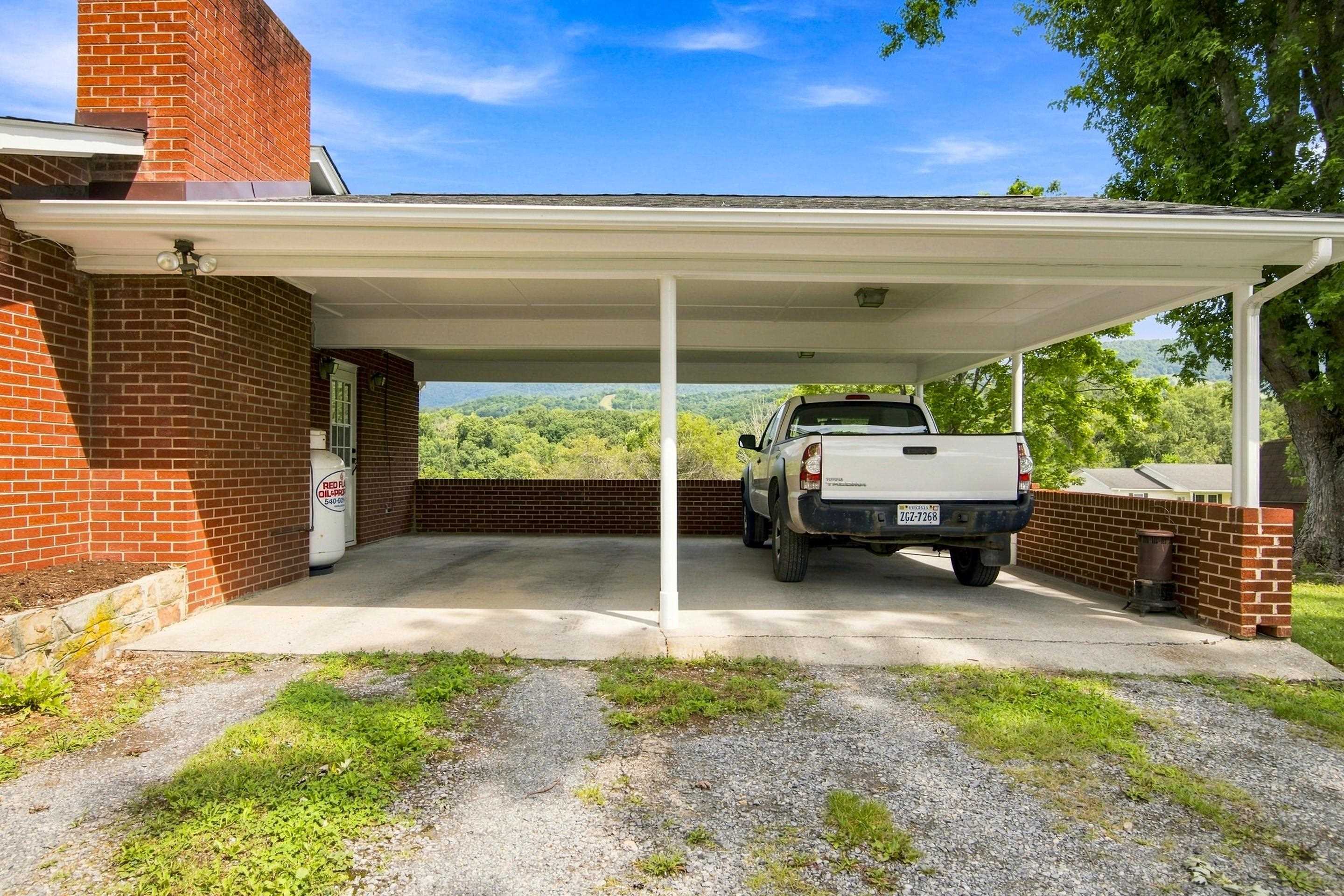 6477 Virginia Avenue Pembroke VA 24136