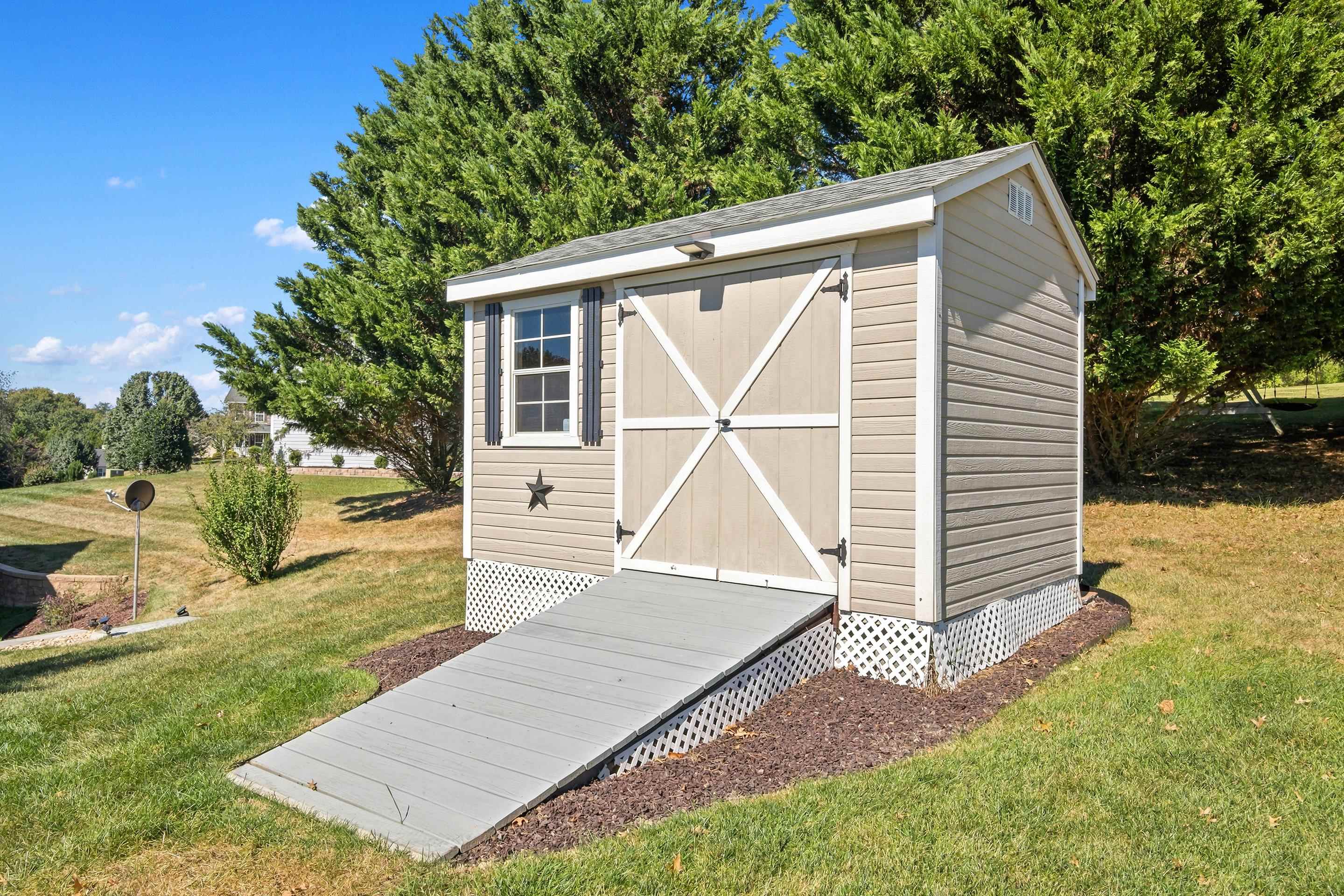 100 Greenfield Court Radford VA 24141