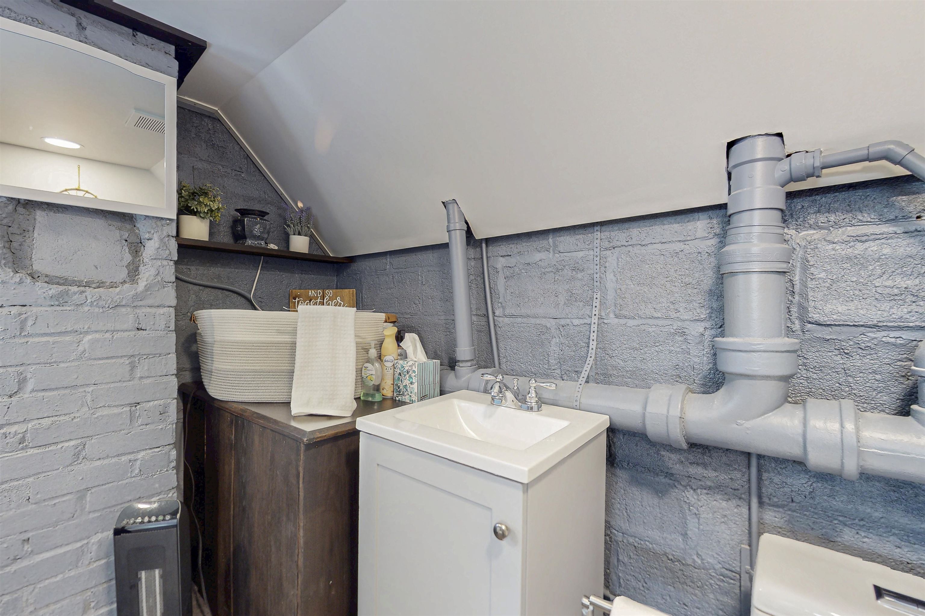 213 Christiansburg Pike NE Floyd VA 24091