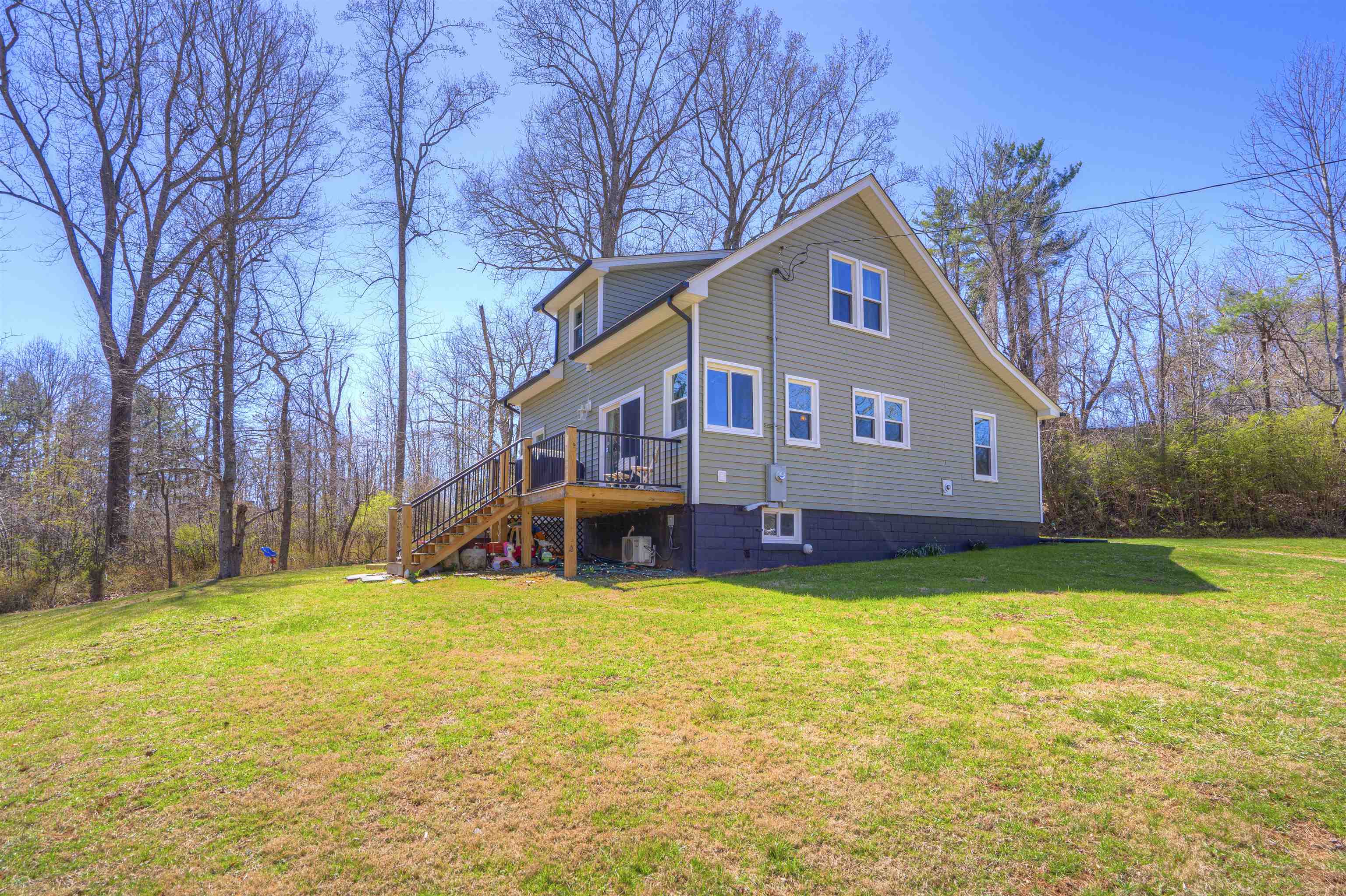 213 Christiansburg Pike NE Floyd VA 24091