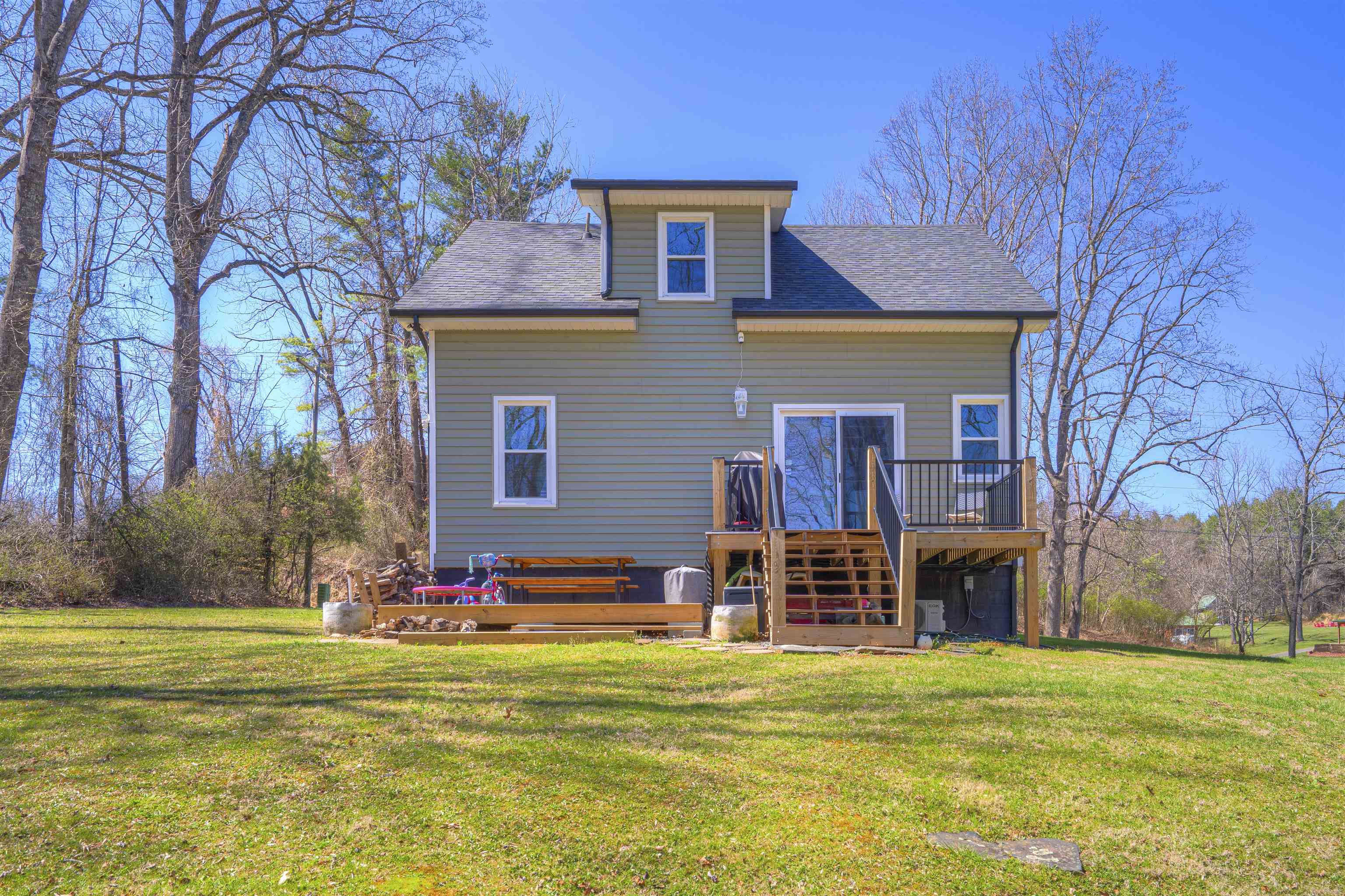 213 Christiansburg Pike NE Floyd VA 24091