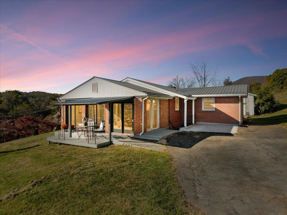 202 Center Street Pembroke VA 24136