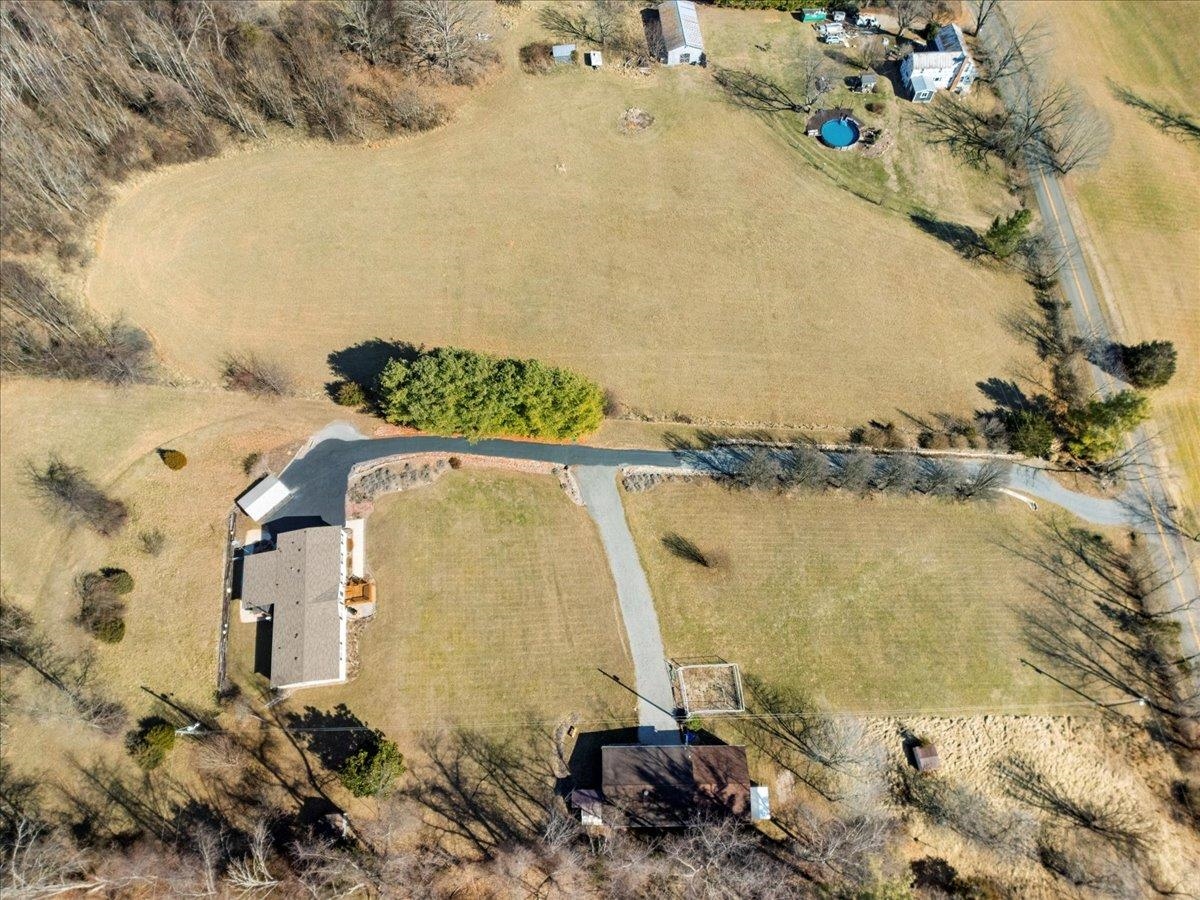 4805 Shelburne Road Radford VA 24141