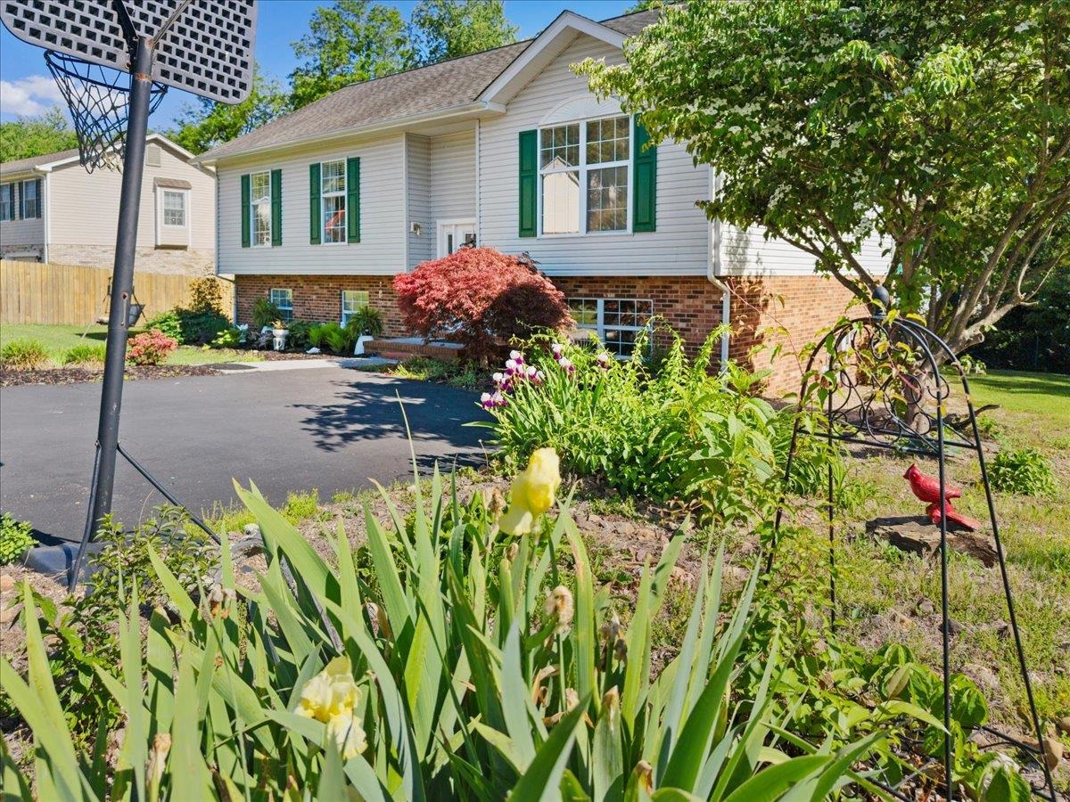 650 Warren Court Christiansburg VA 24073