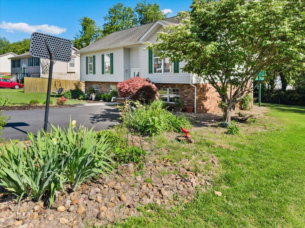 650 Warren Court Christiansburg VA 24073