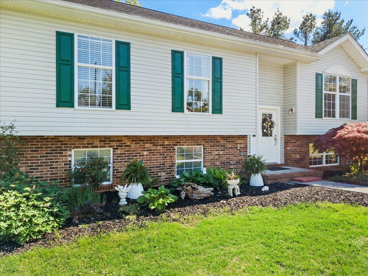 650 Warren Court Christiansburg VA 24073