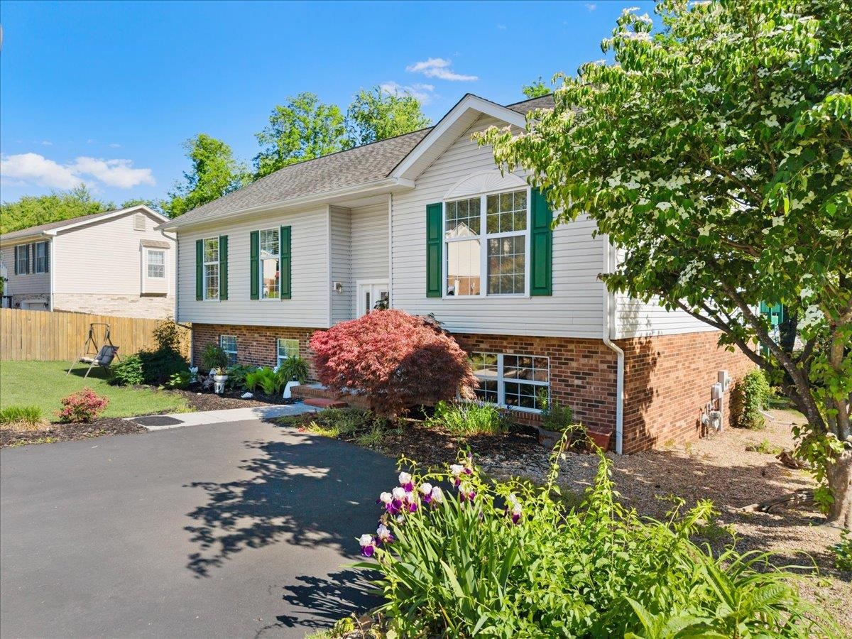 650 Warren Court Christiansburg VA 24073