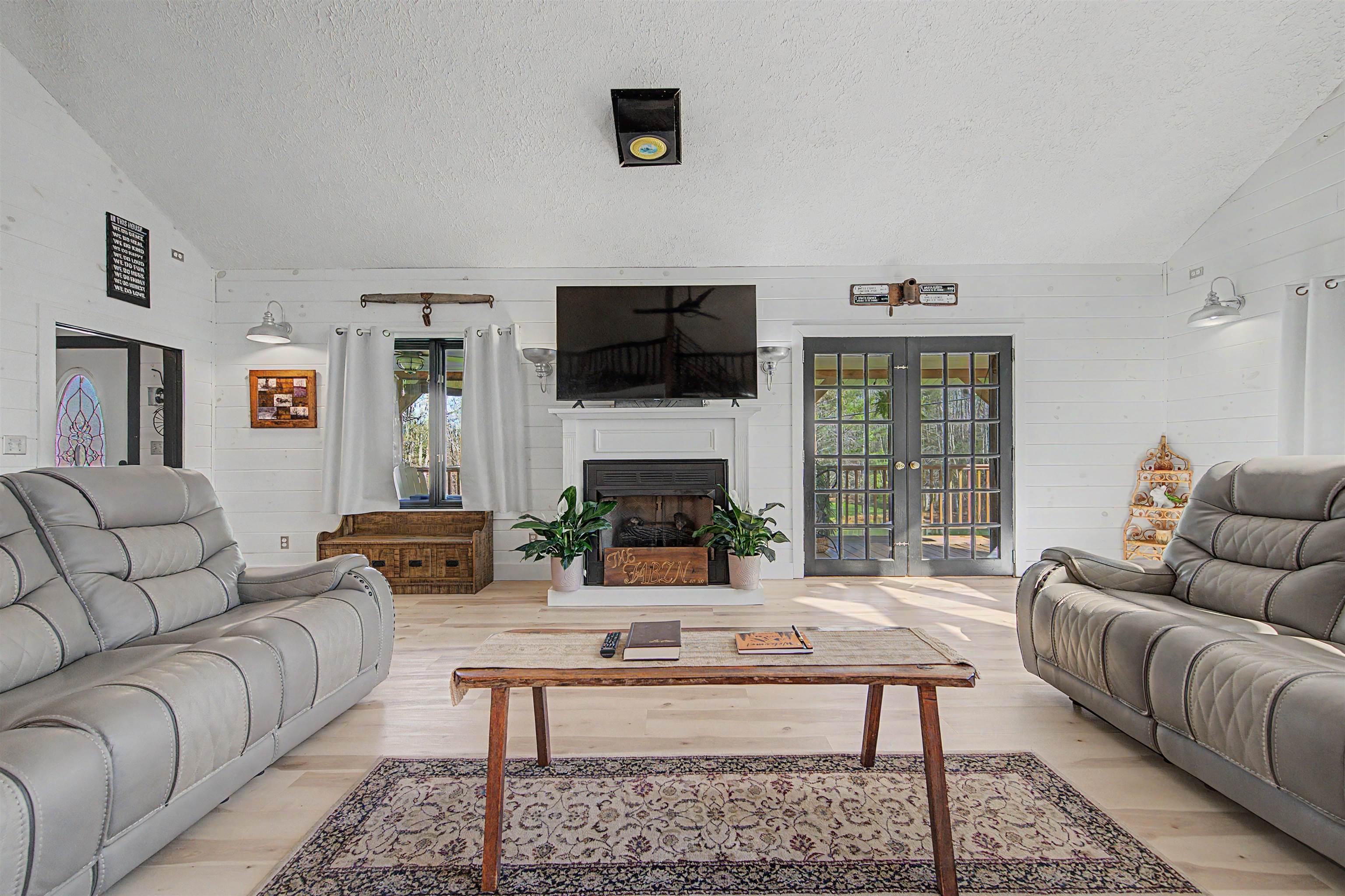 434 Glenwood Road Troutdale VA 24378