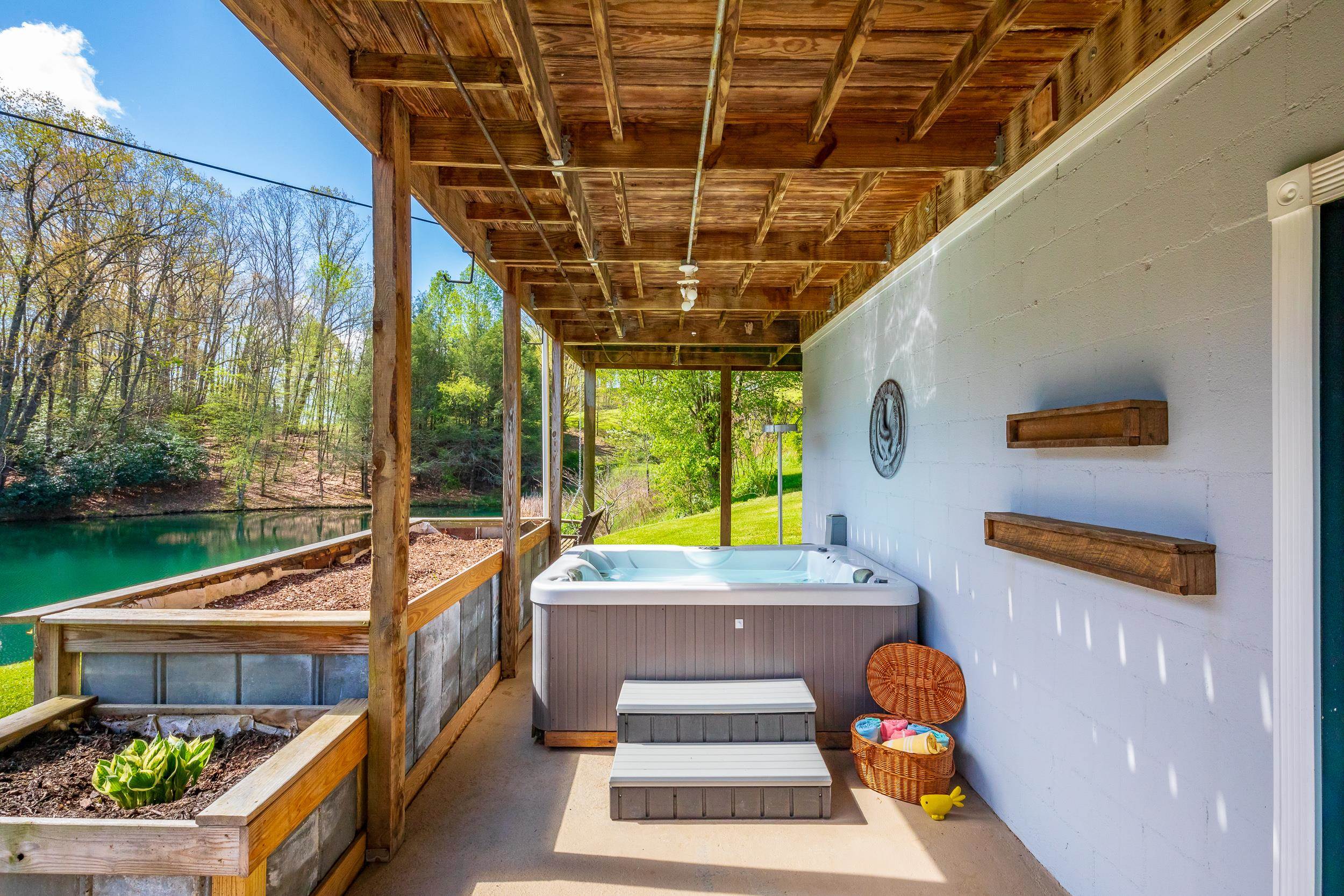 434 Glenwood Road Troutdale VA 24378