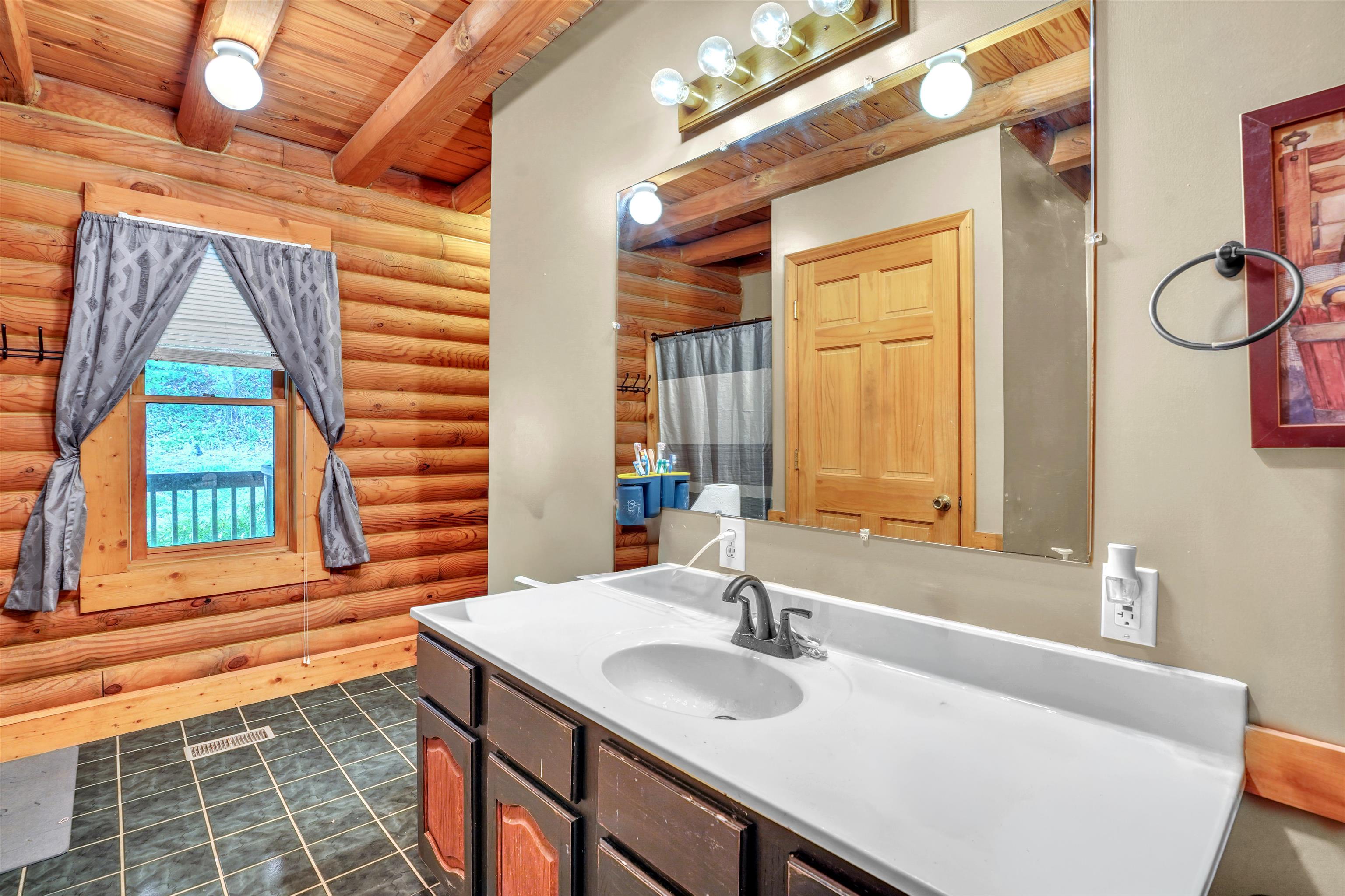 210 Huckleberry Lane Narrows VA 24124
