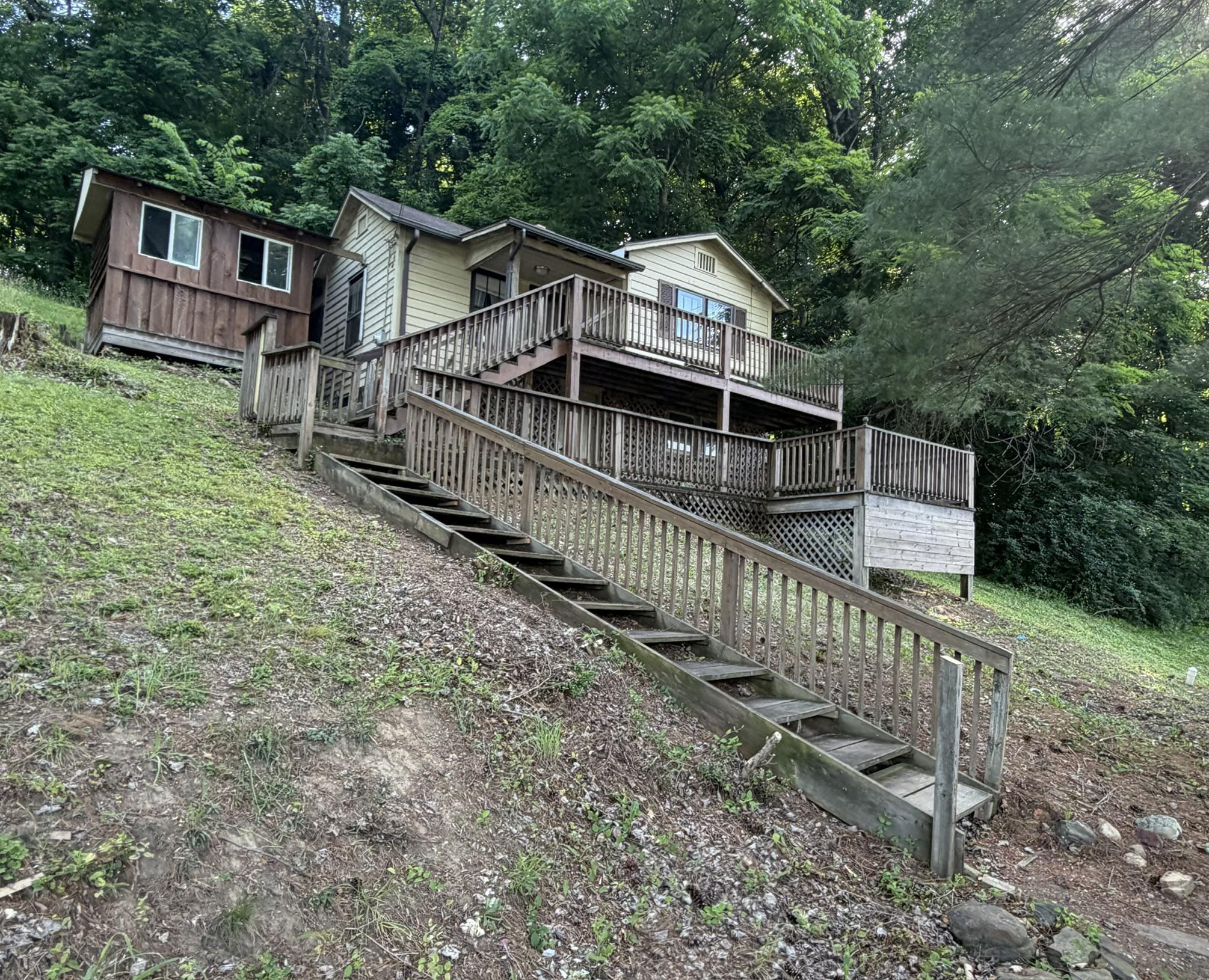 108 Johnson Street Narrows VA 24124