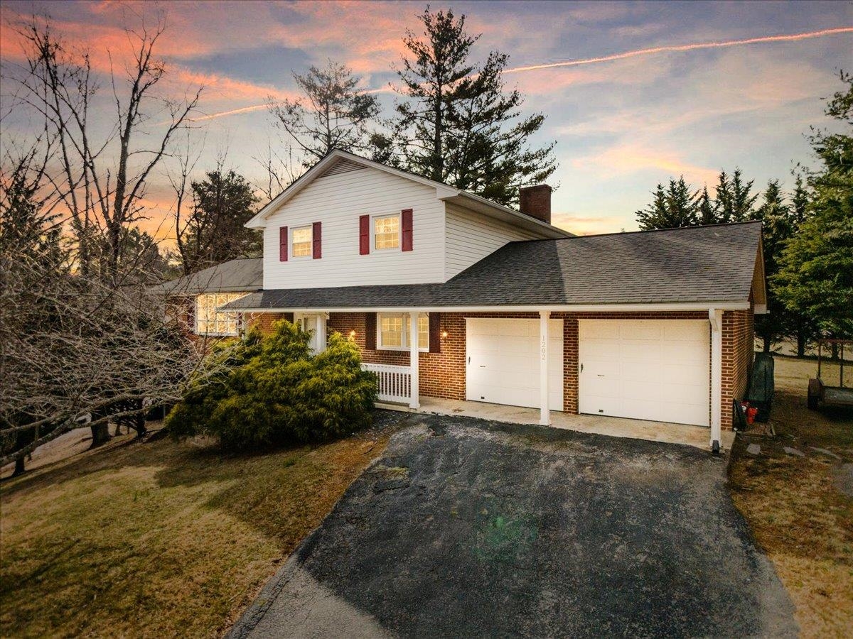 1202 Milton Lane Radford VA 24141