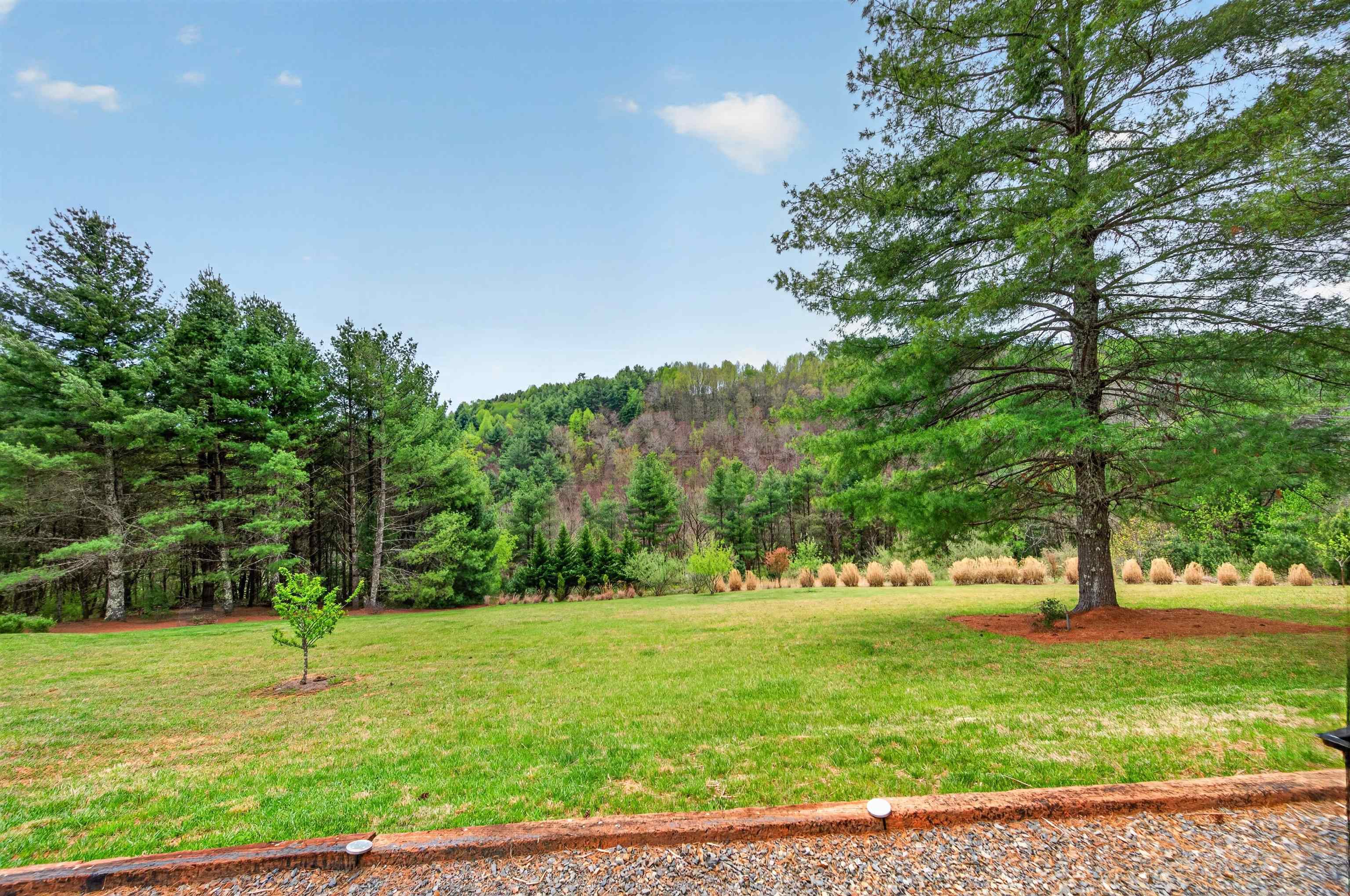 255 Bella Hills Lane Hillsville VA 24343